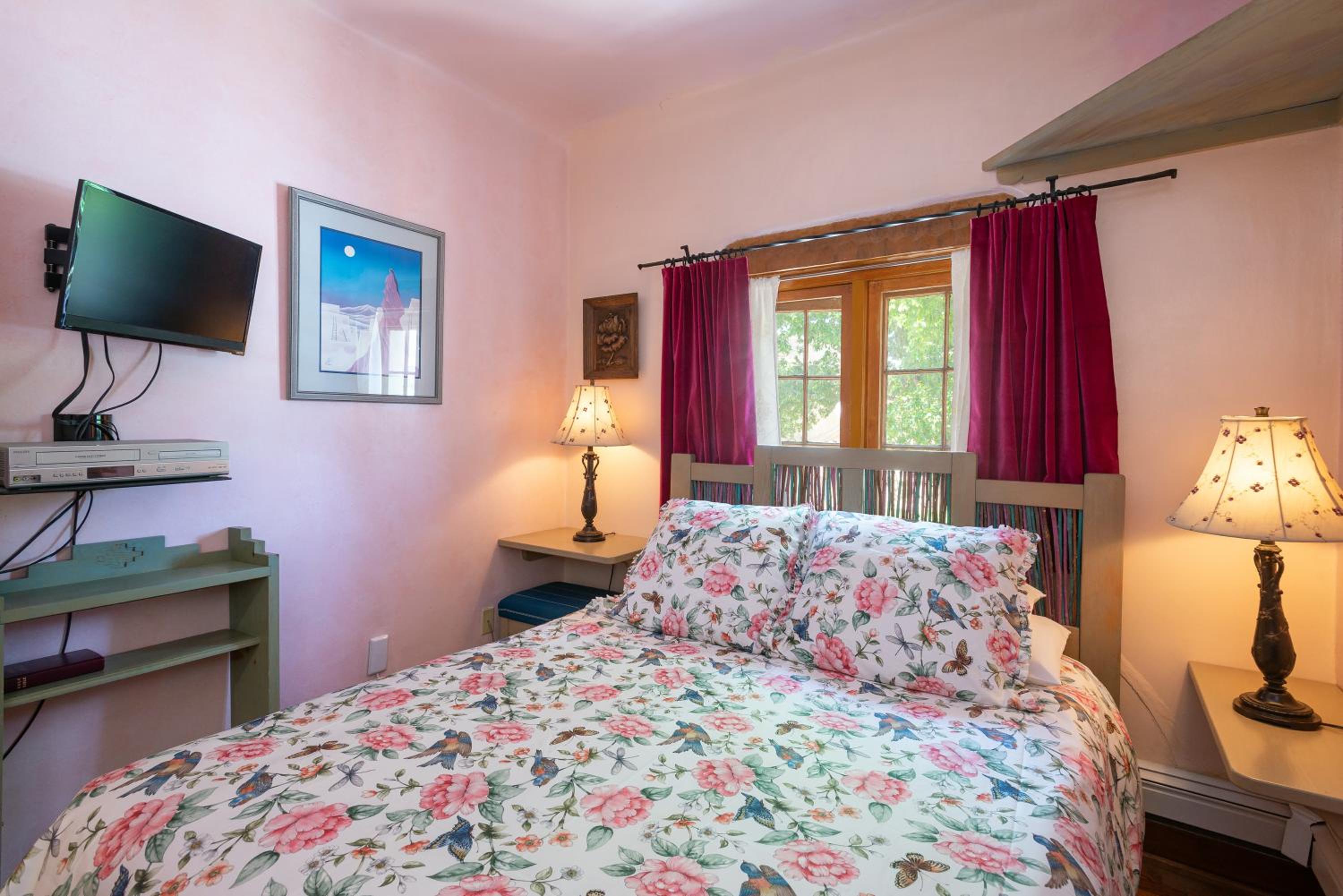 Queen Room photo 3