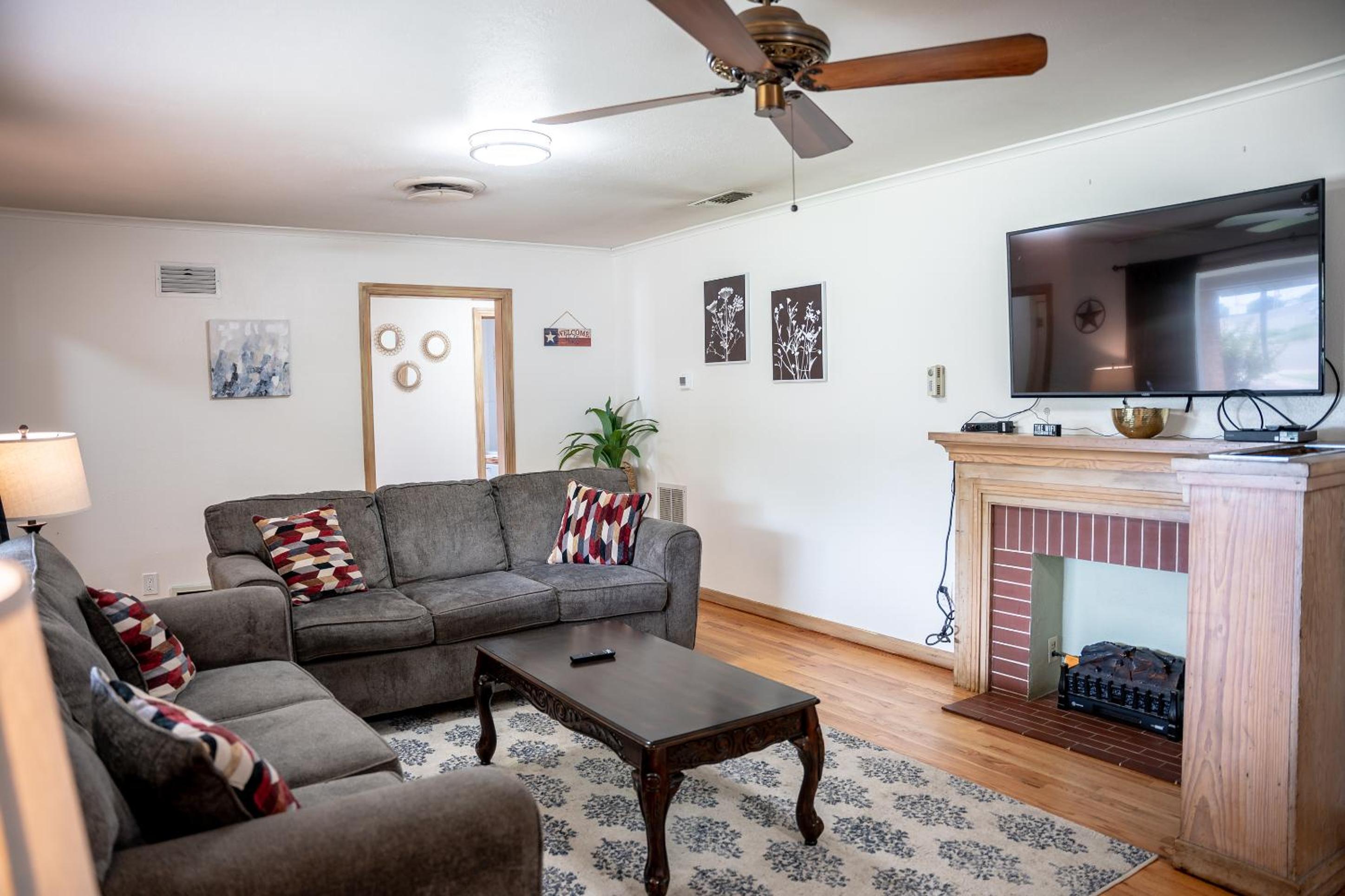 Three-Bedroom House photo 2