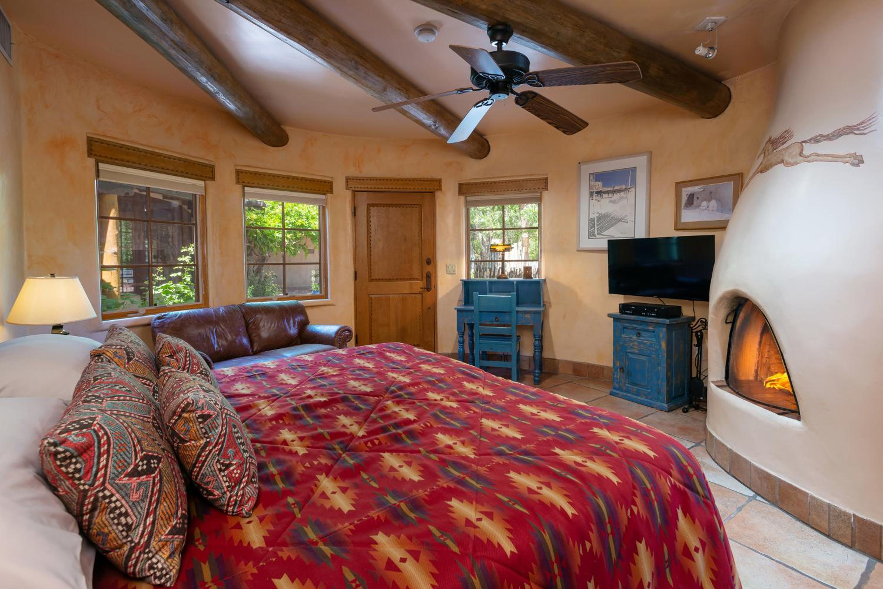 Deluxe King Room photo 2