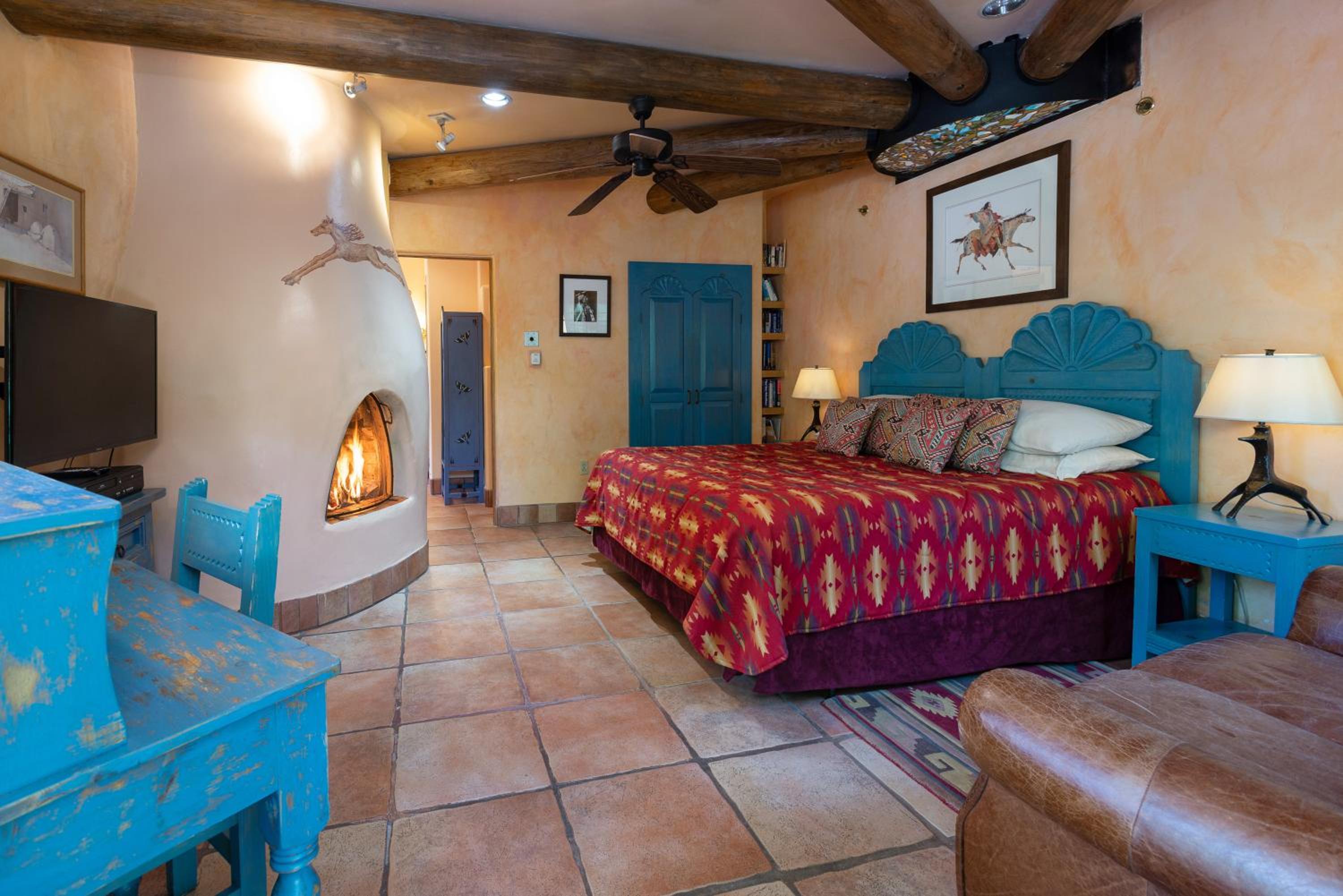 Deluxe King Room photo 1