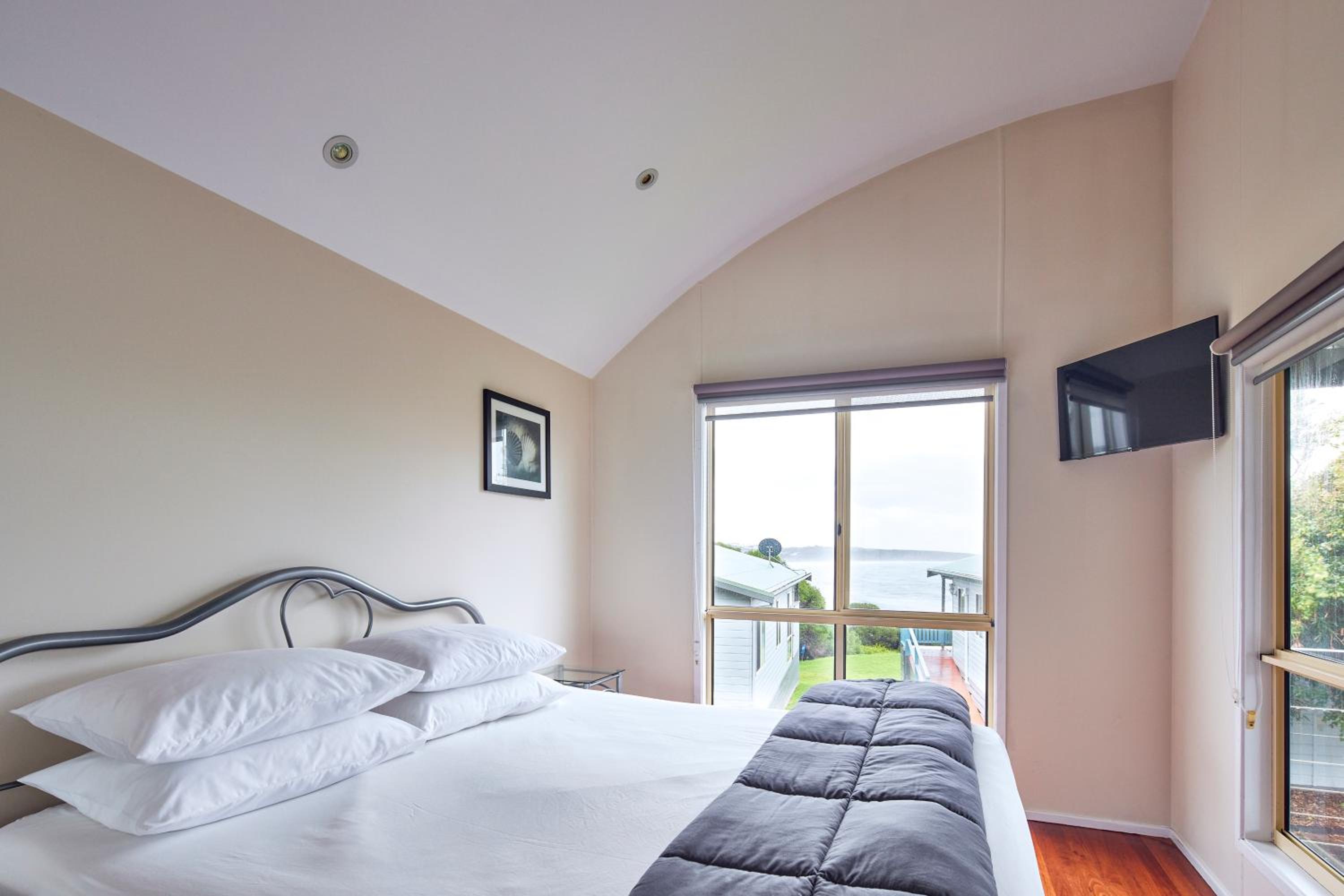 Honeymoon Spa Retreat - Photo 4