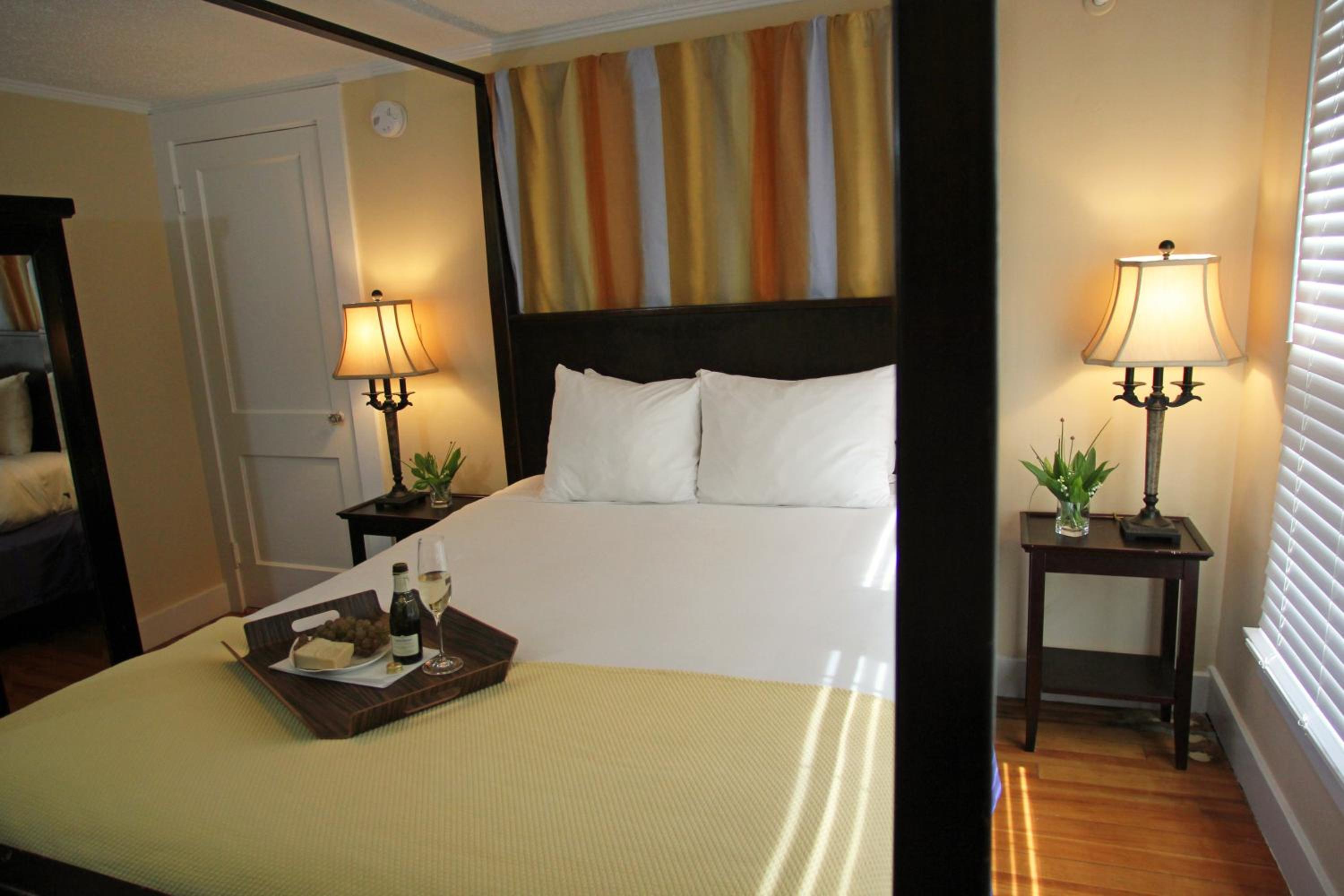 Queen Room - Photo 10