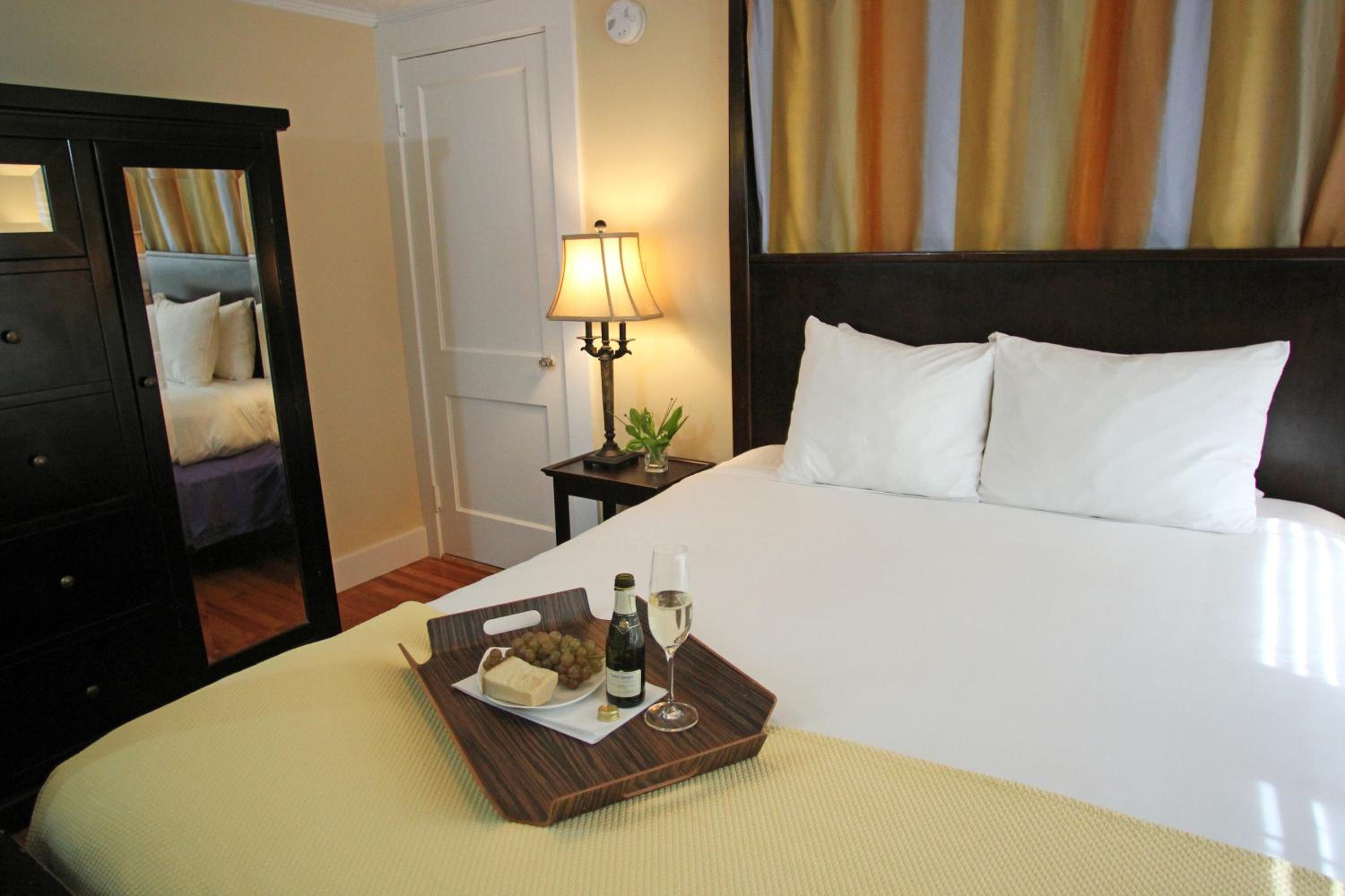 Queen Room - Photo 14