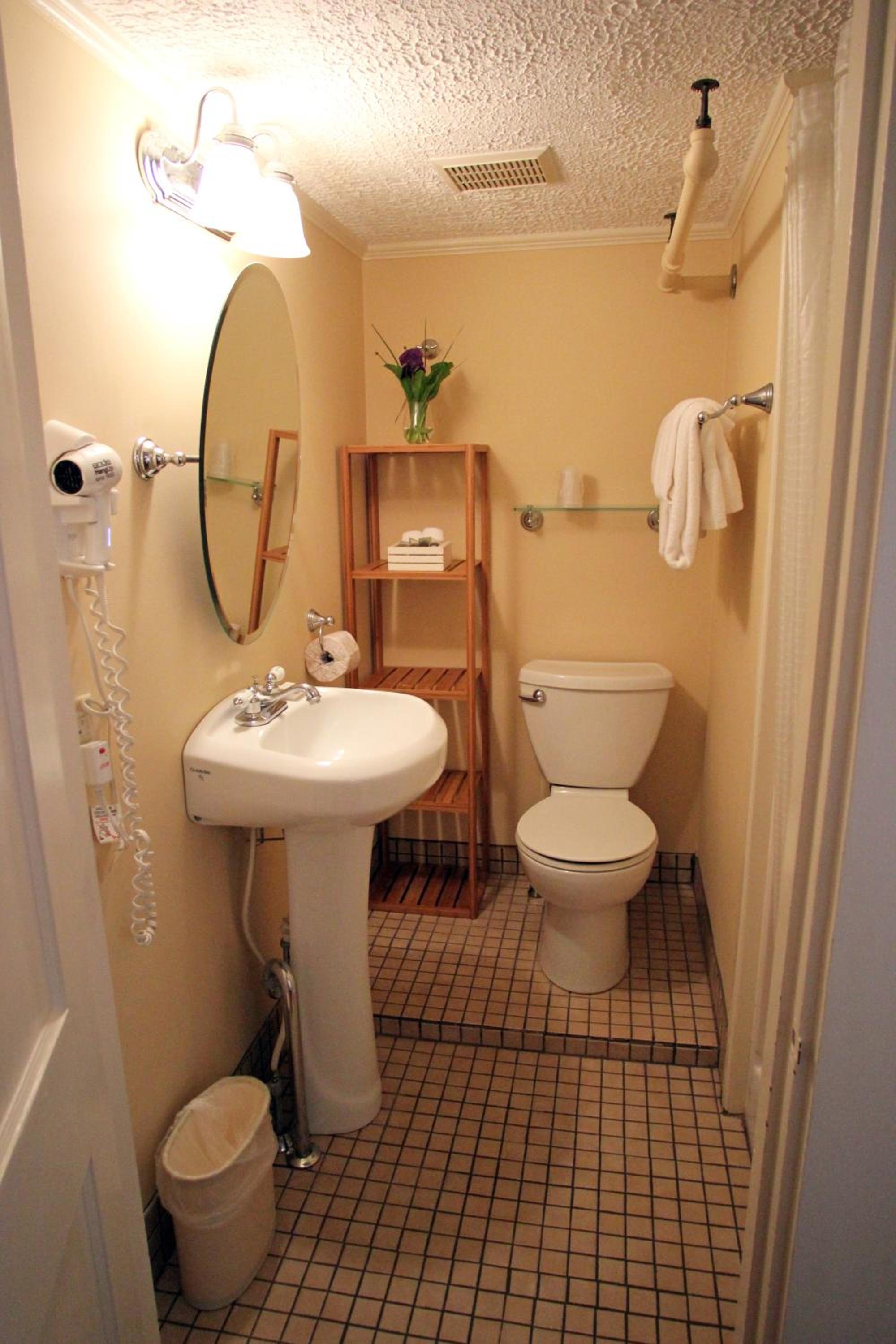 Queen Room - Photo 15