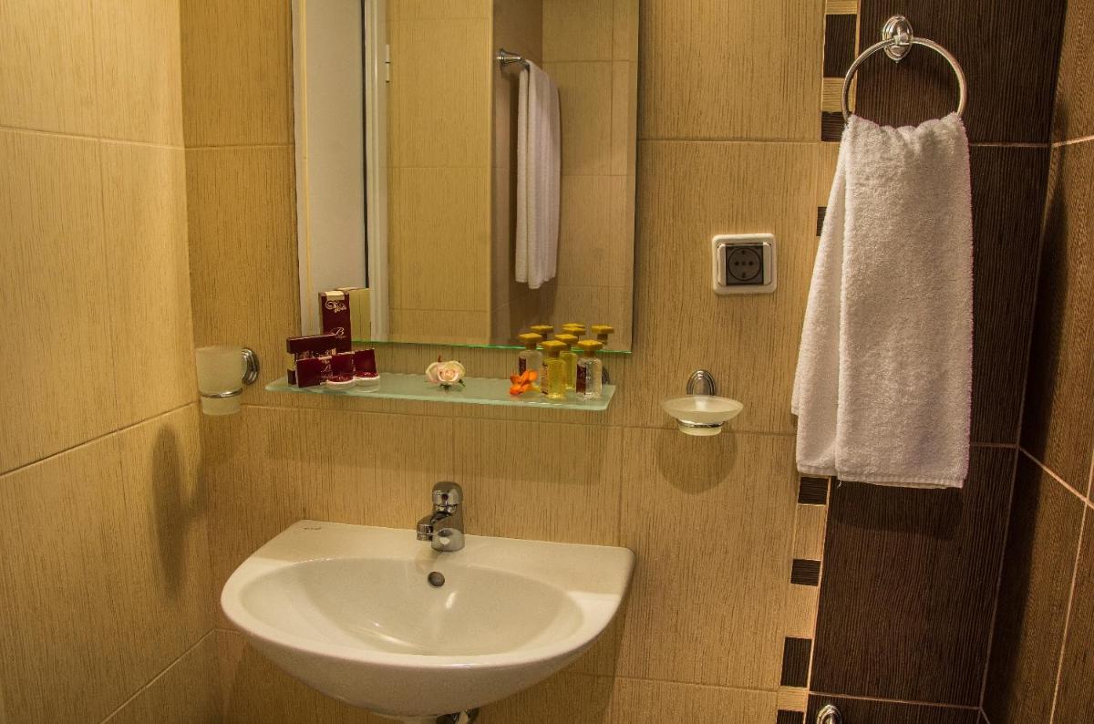 Twin Room with Balcony photo 3