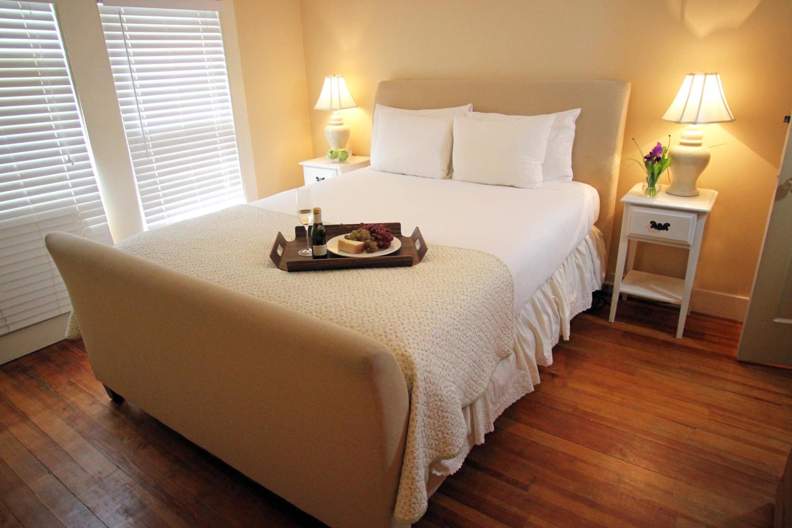 Queen Room - Photo 2