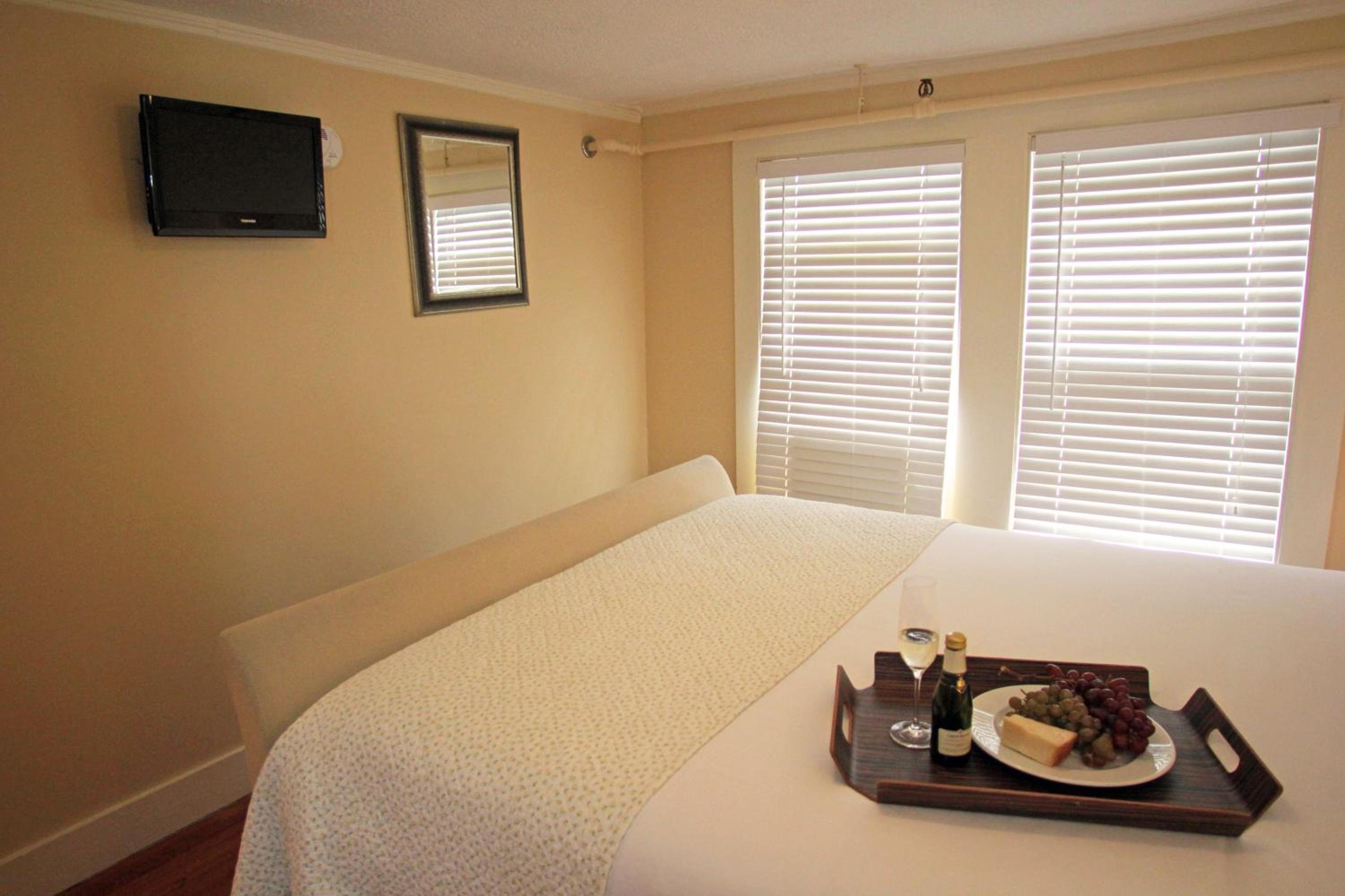Queen Room - Photo 3