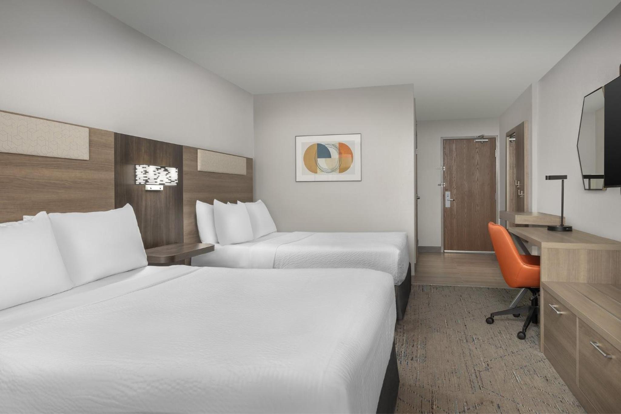 Standard Room with Two Queen Beds - Photo 6