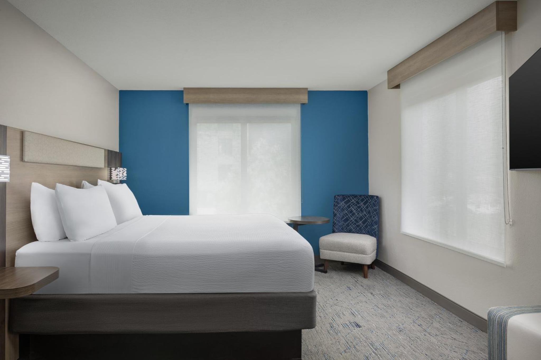 Standard King Room - Photo 3