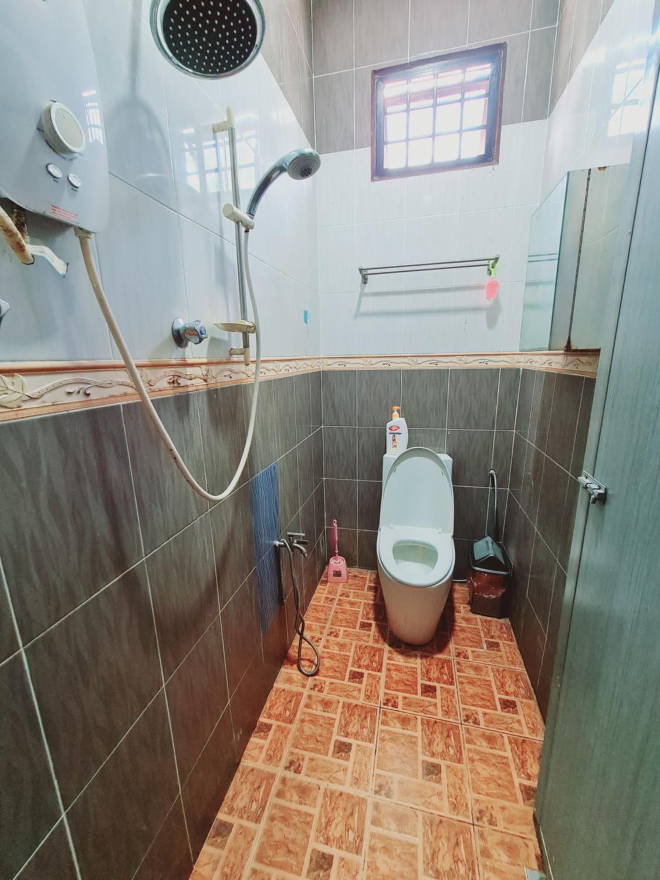 Three-Bedroom House photo 3