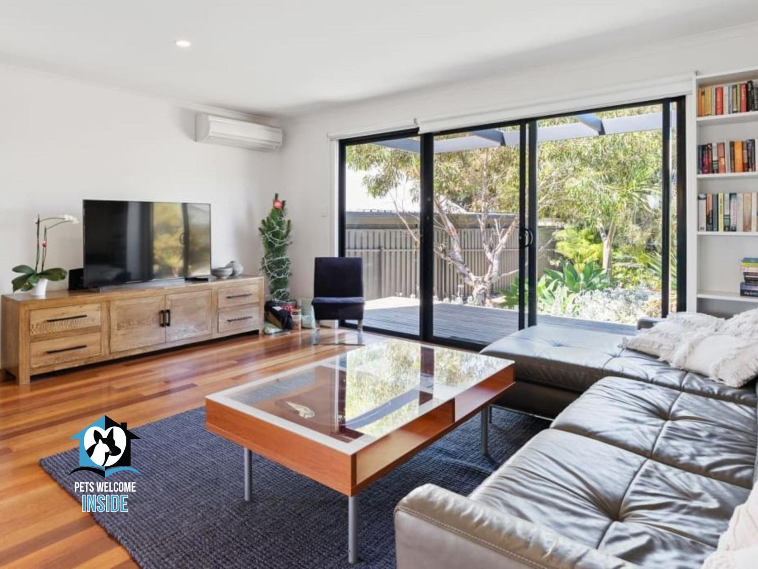 Three-Bedroom House photo 3