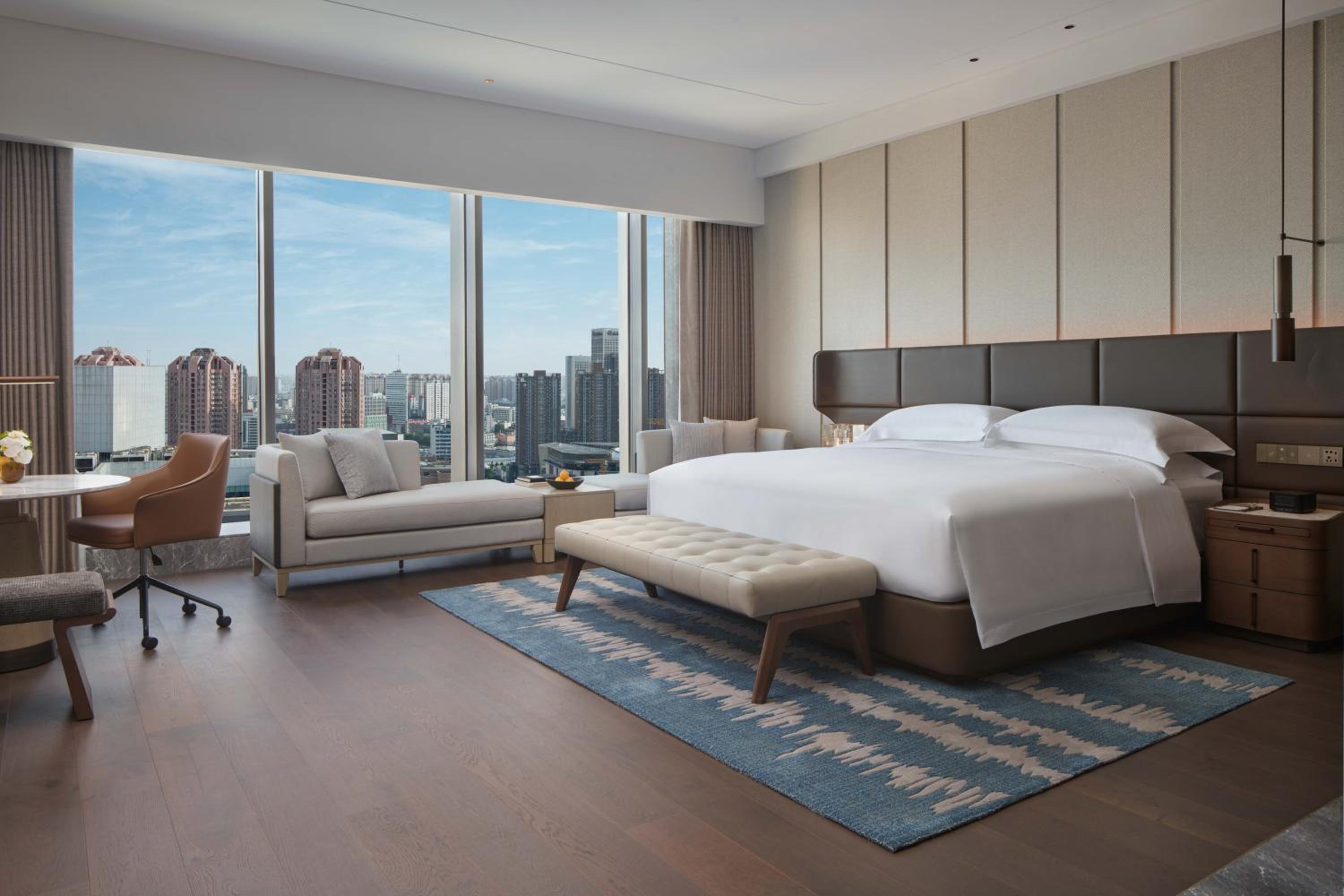 Premium King Room with City View - Club Floor photo 1