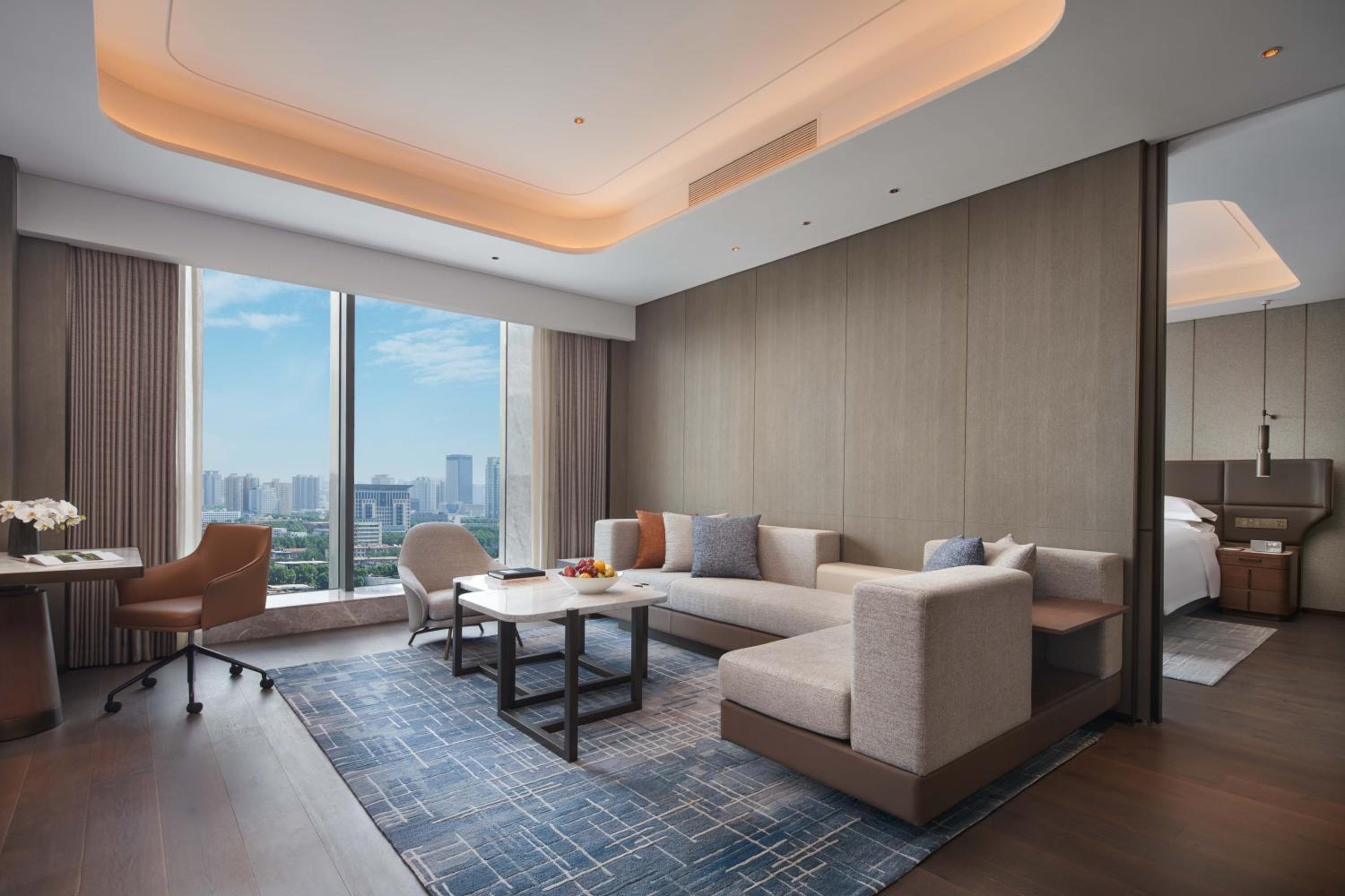 One-Bedroom King Suite with Living and Study Area photo 1