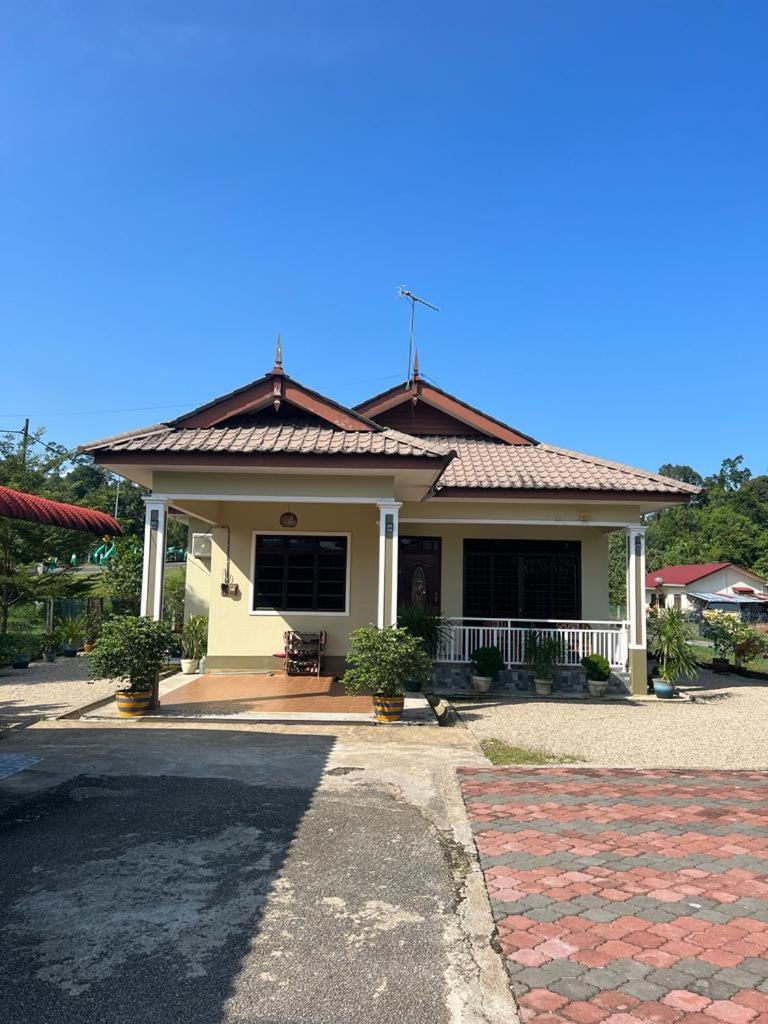 Three-Bedroom House photo 1