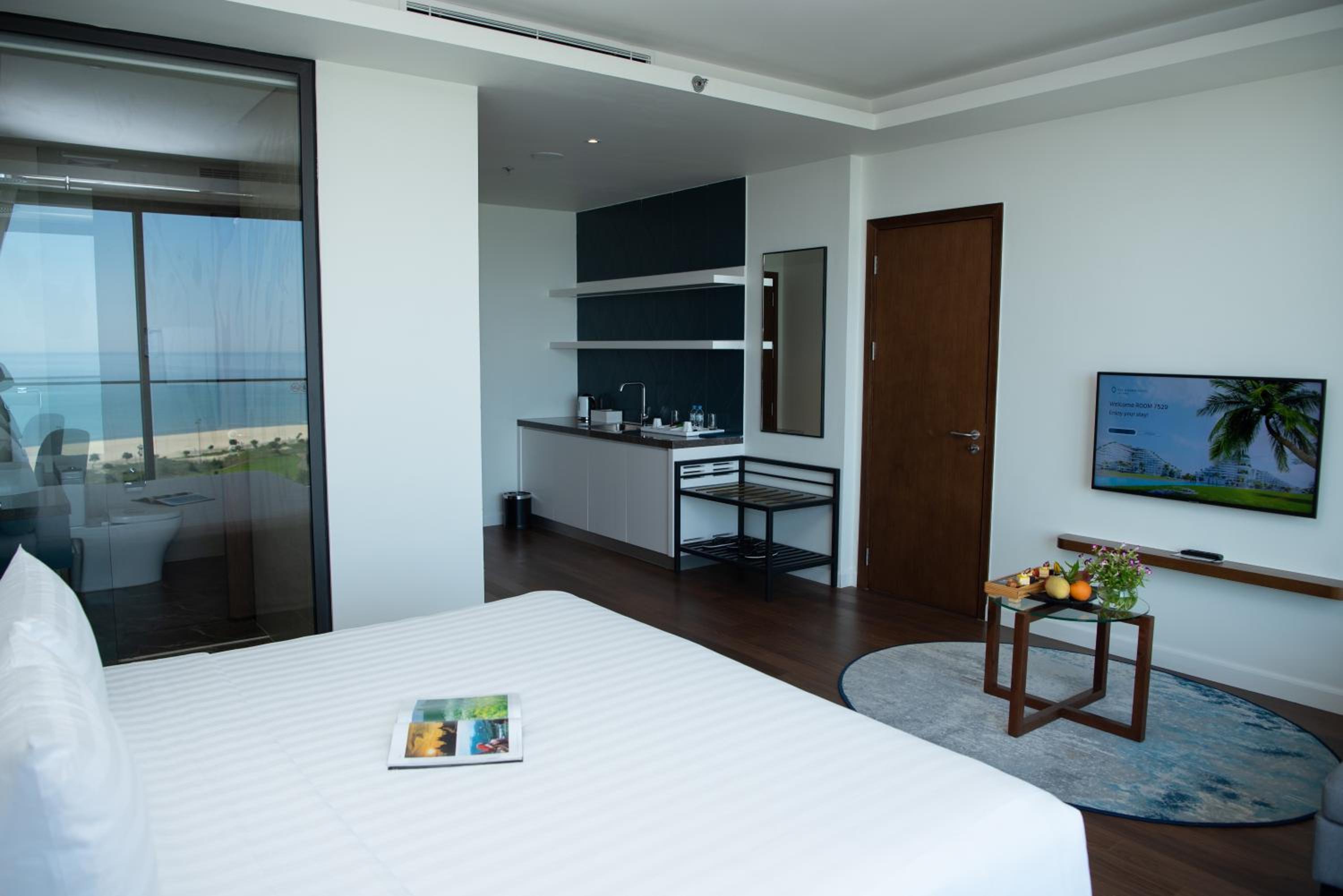 Deluxe Double Room with Balcony and Sea View - Photo 5