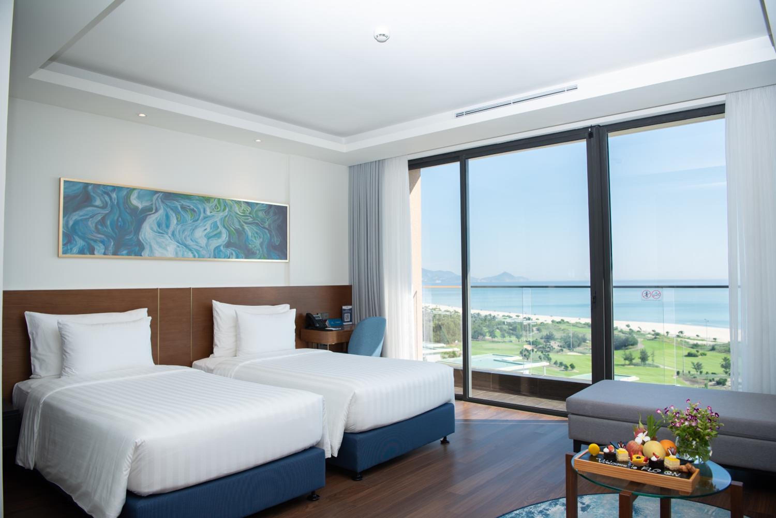Deluxe Twin Room with Sea View - Photo 1
