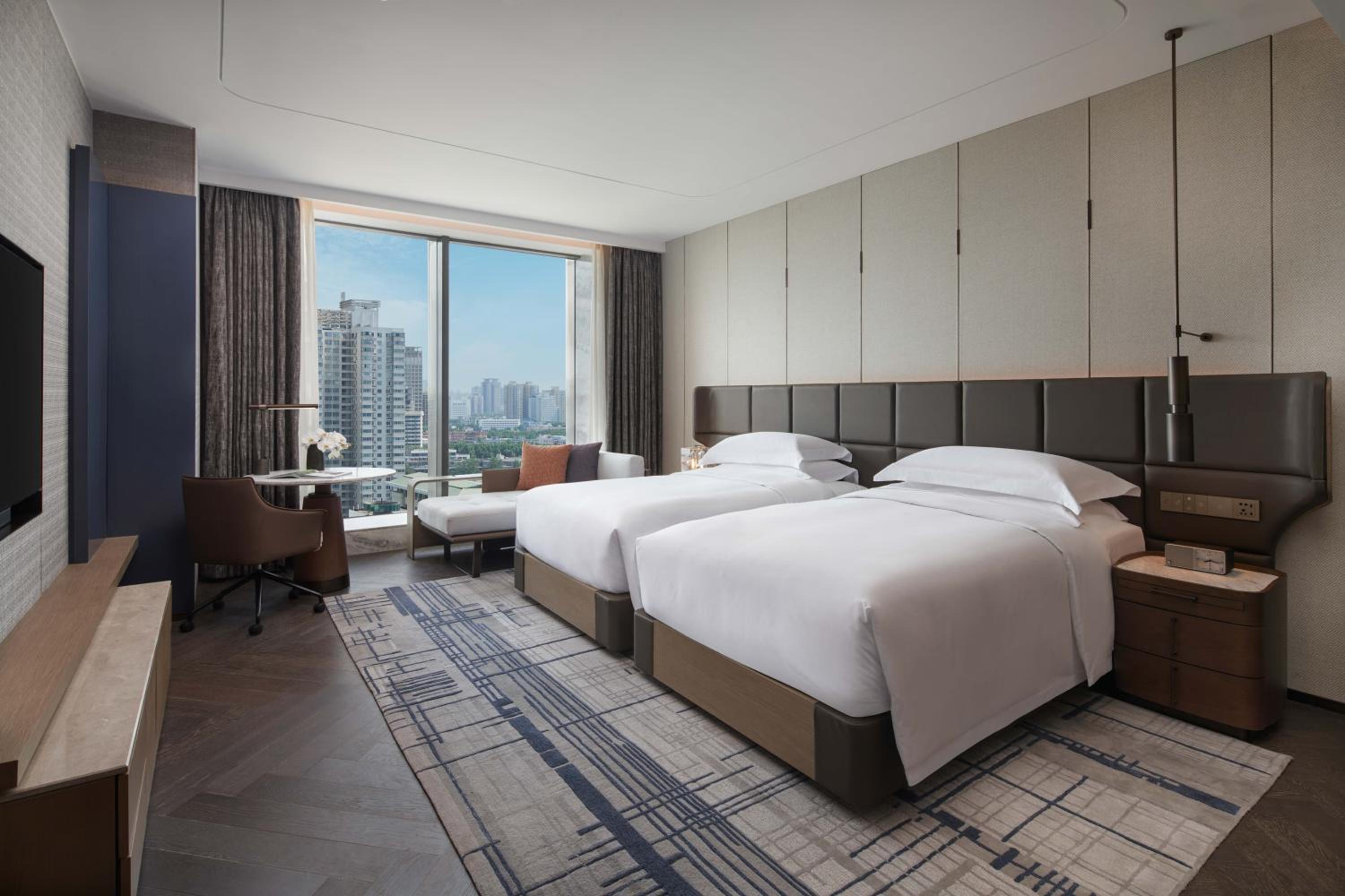 Two-Bedroom Suite With One King, Two Twin Beds And Garden View photo 3