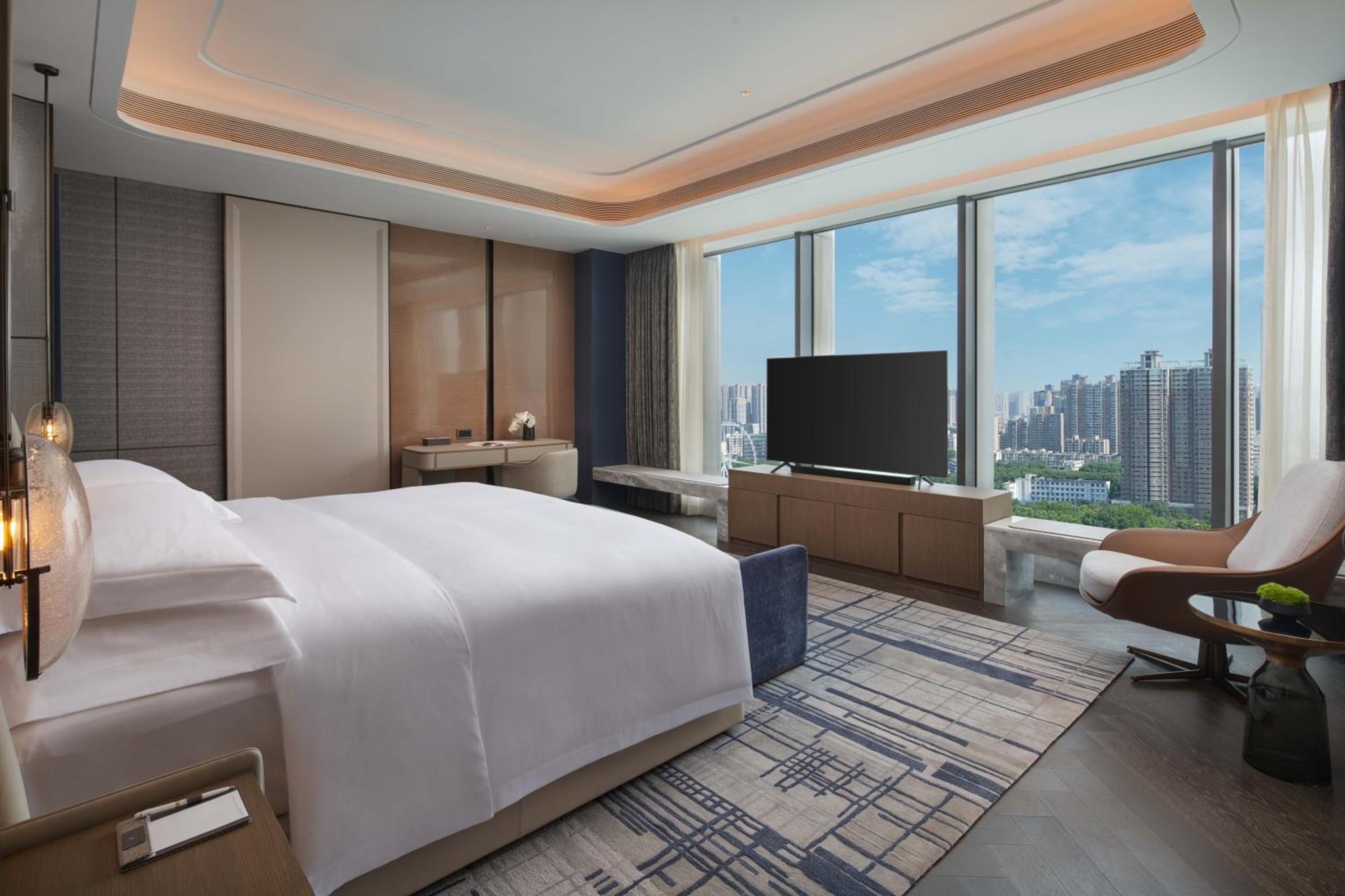 Two-Bedroom Suite With One King, Two Twin Beds And Garden View photo 2