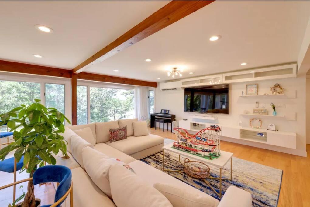 Five-Bedroom House photo 1