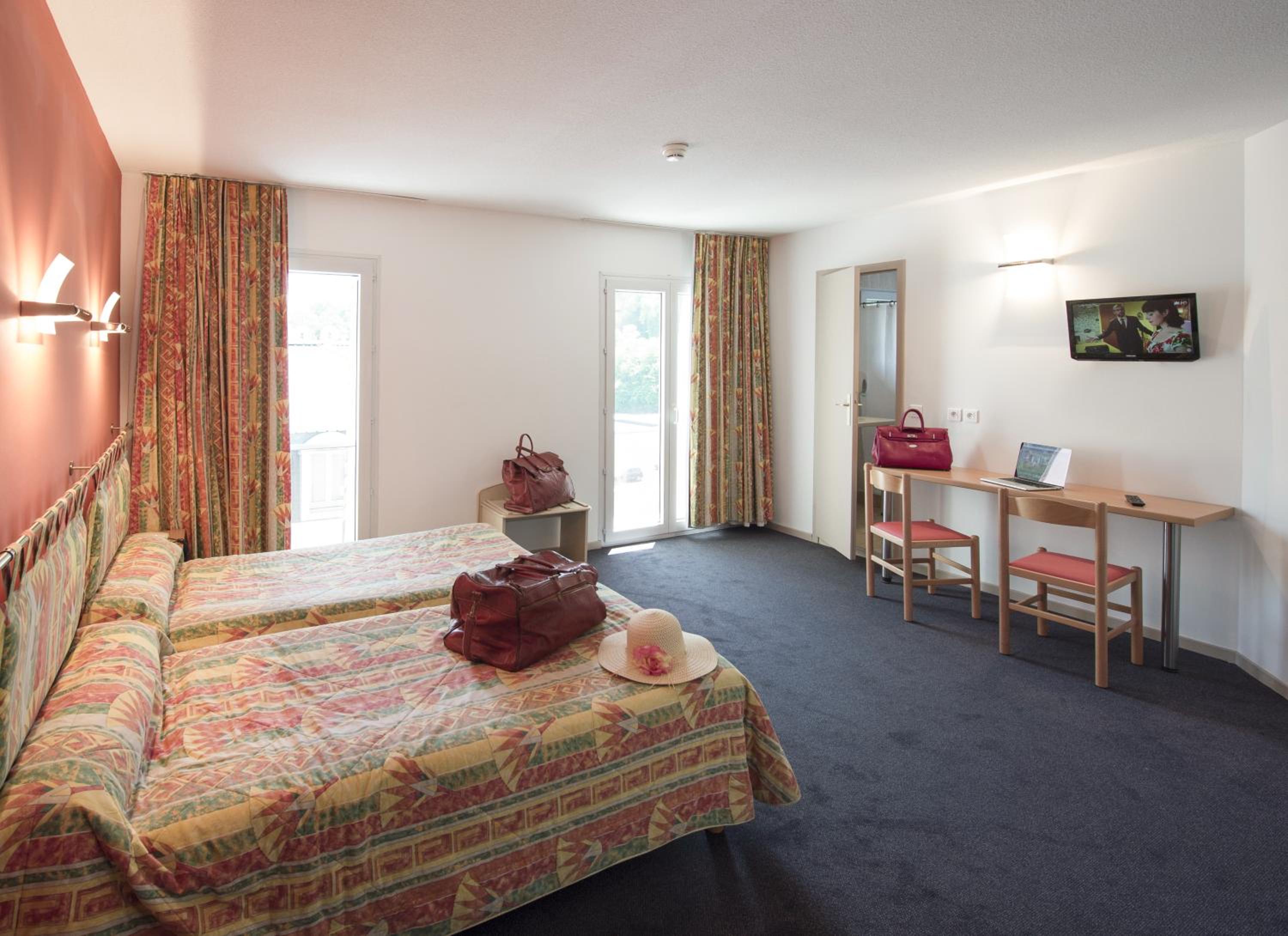Twin Room - Photo 1