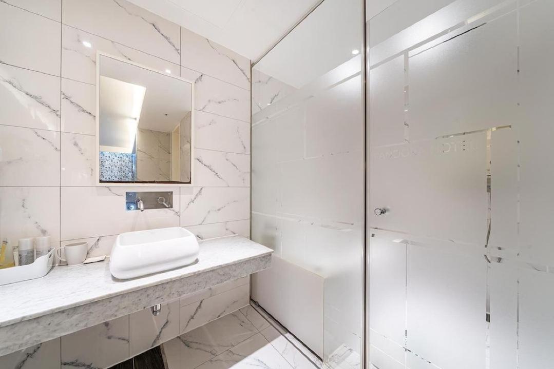 Double Room - Photo 12