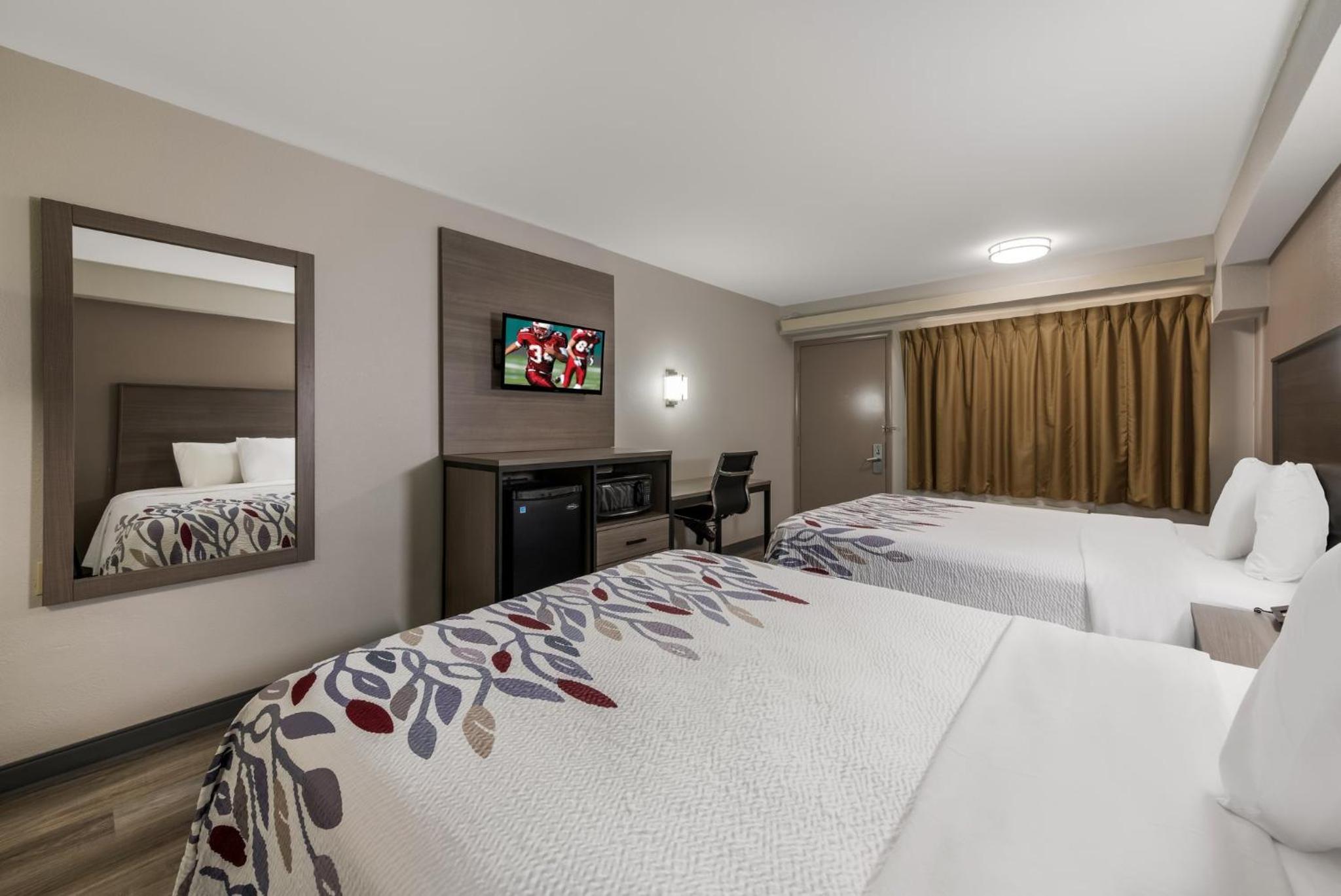 Deluxe Room with Two Queen Beds Non-Smoking - Photo 5