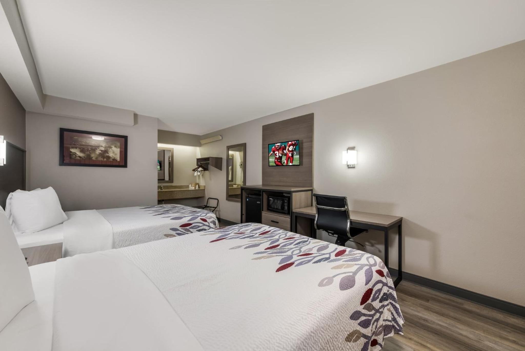 Deluxe Room with Two Queen Beds Non-Smoking - Photo 3