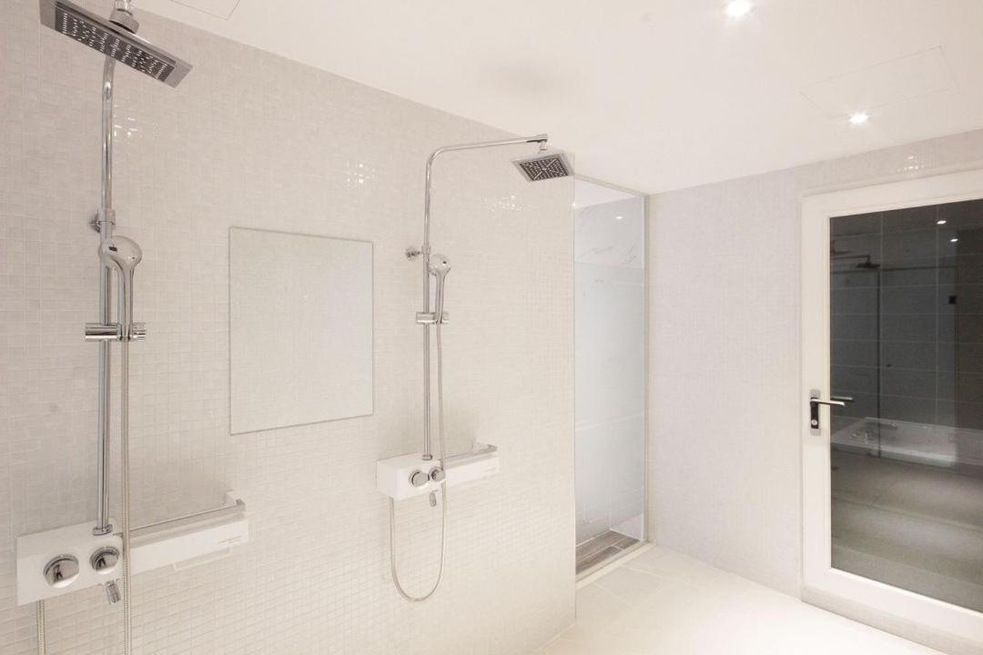 Deluxe Suite - Photo 6