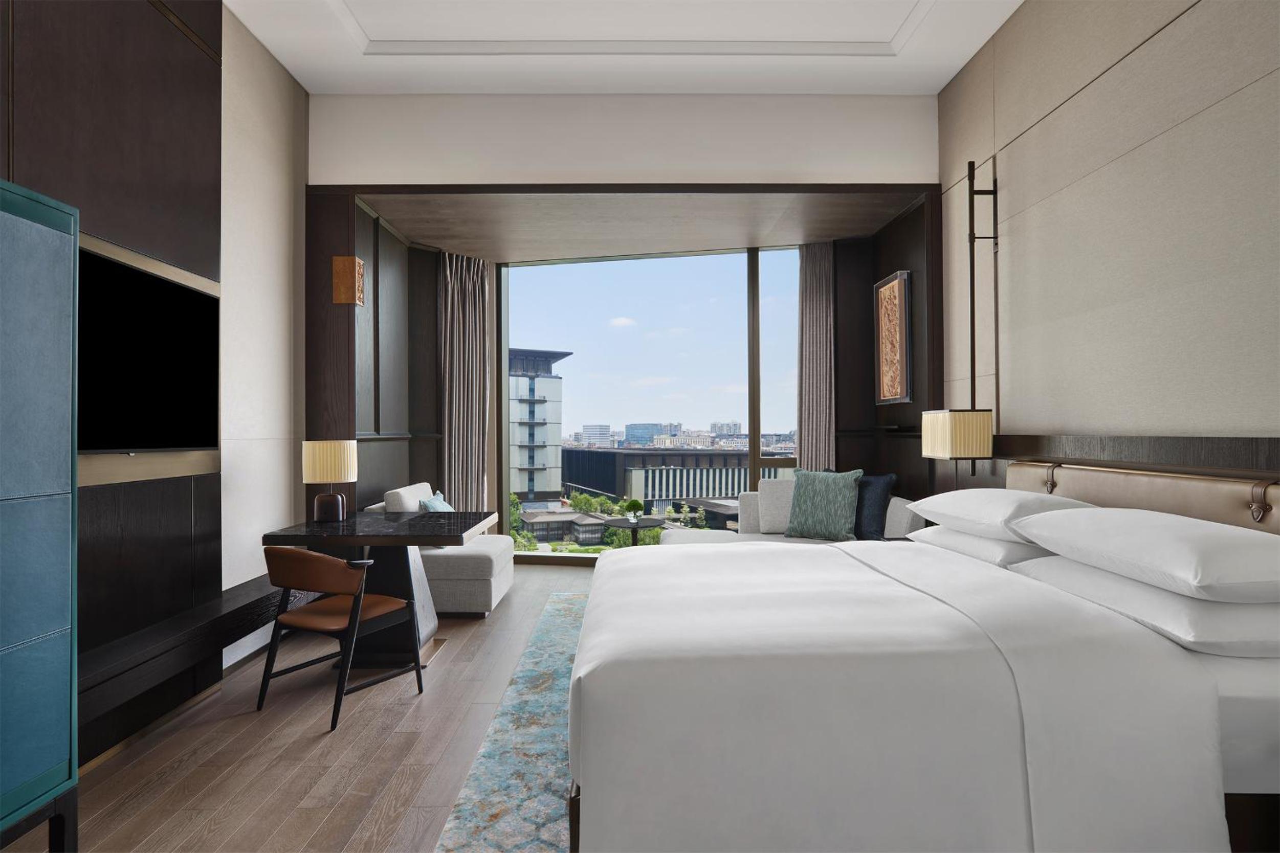 Executive King Bed Room photo 1