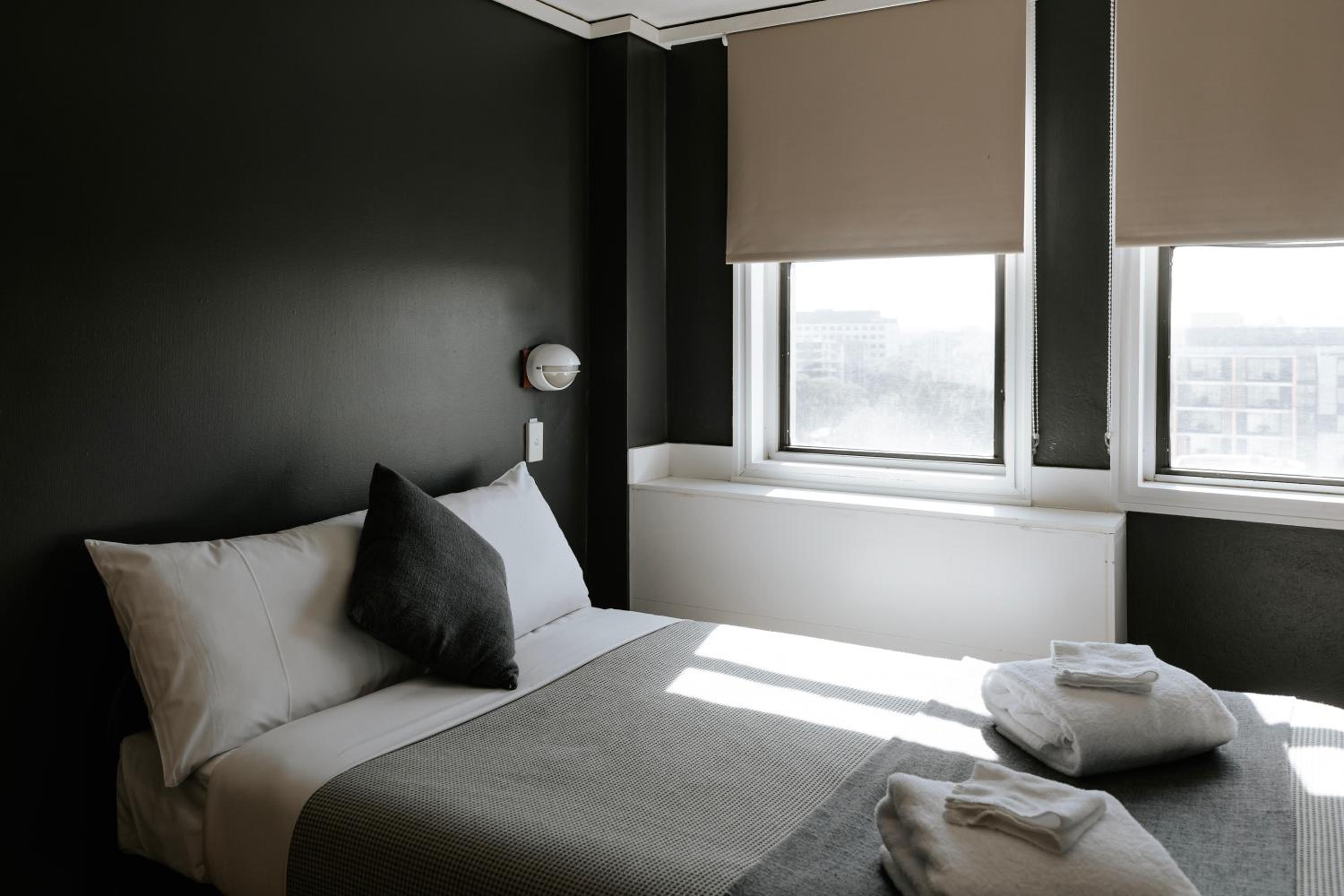 Standard Family (Twin) Room with Shared Bathroom photo 2