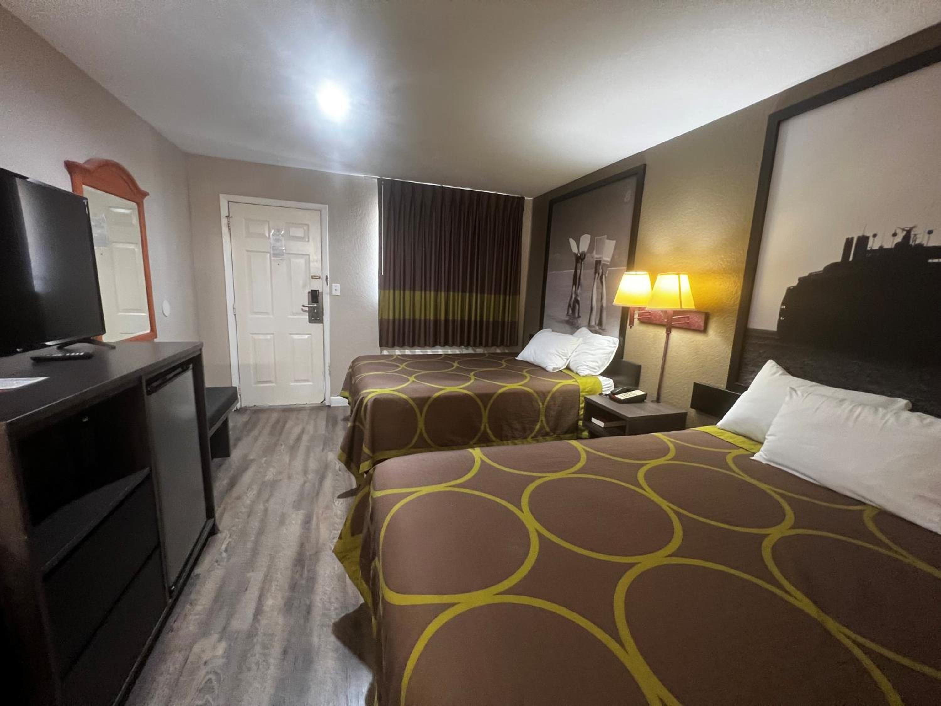 Double Room with Two Double Beds - Smoking photo 3