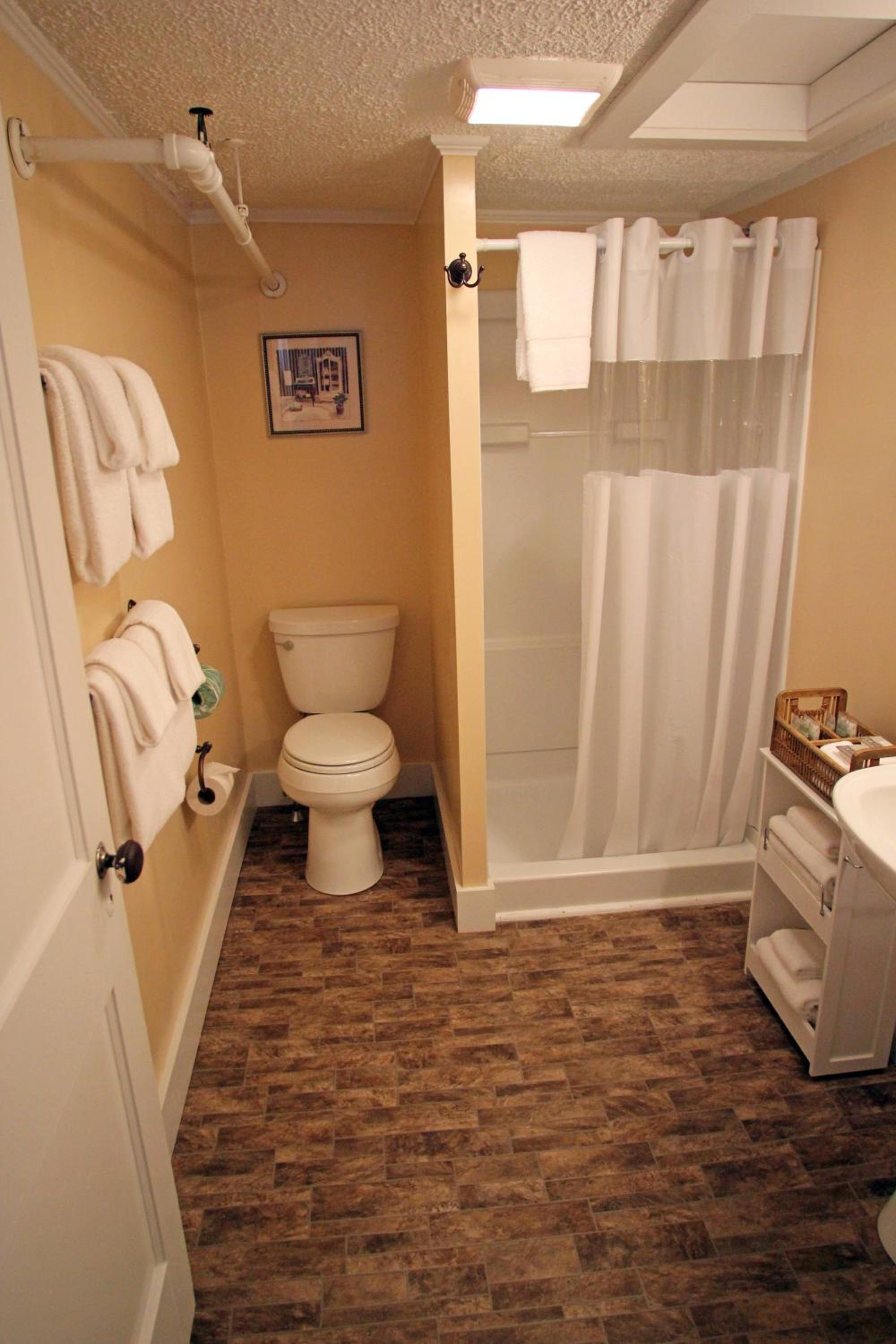 Two-Bedroom Suite - Photo 5
