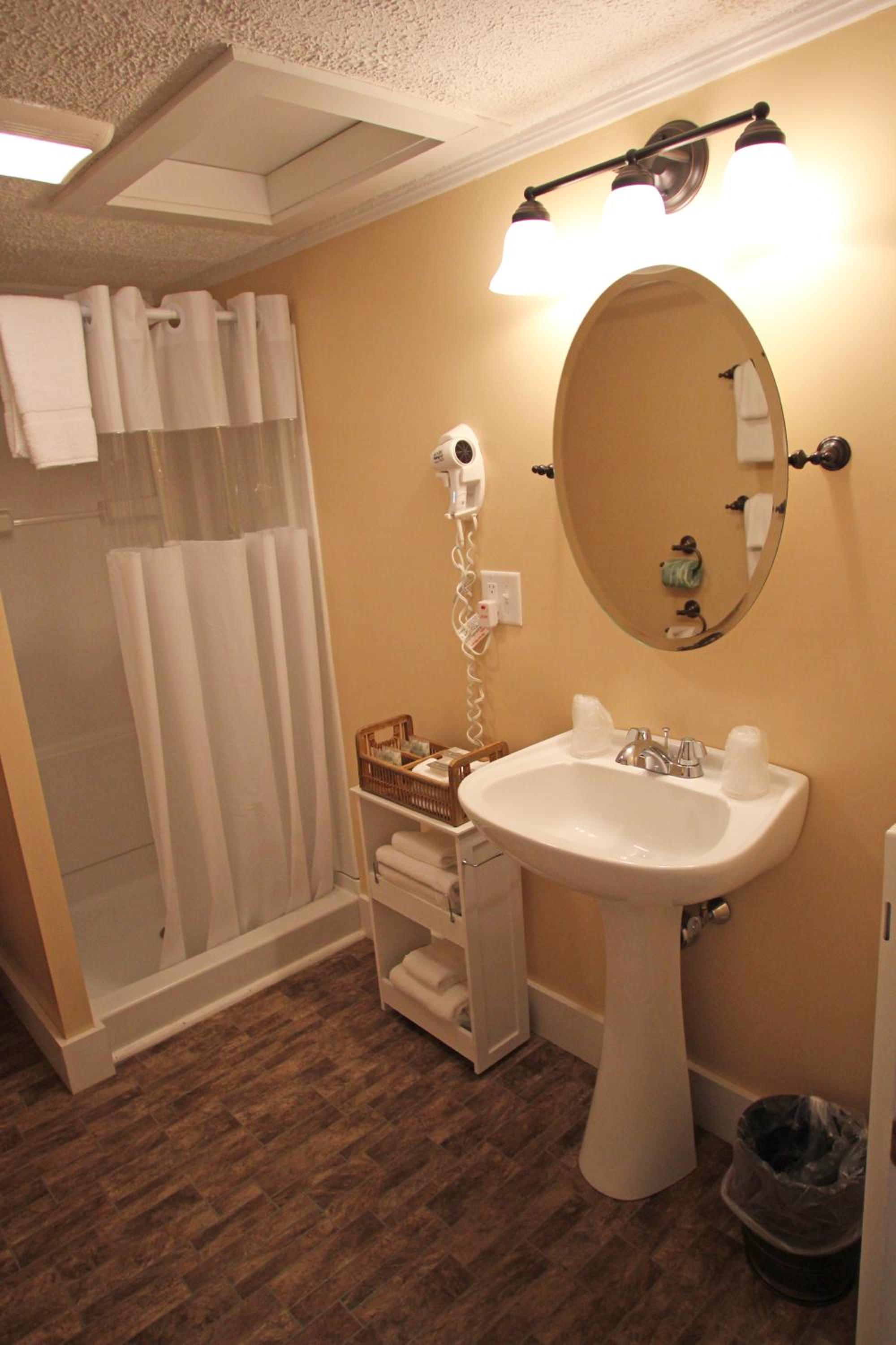 Two-Bedroom Suite - Photo 2