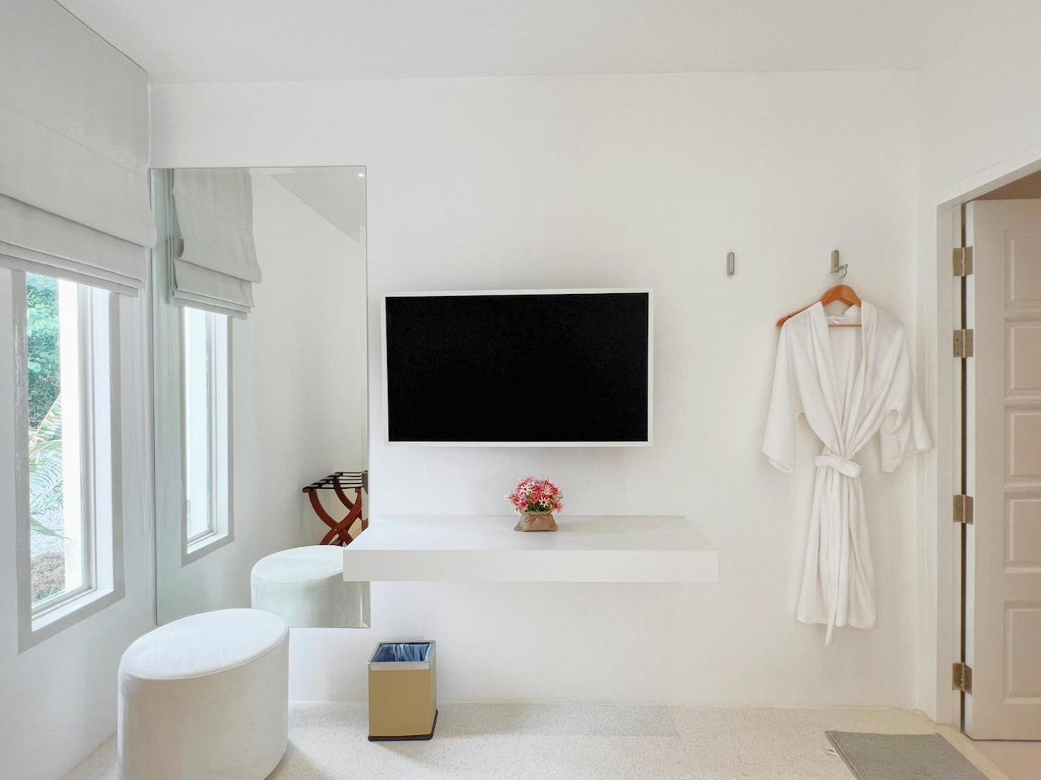 Studio with Pool View - Photo 1