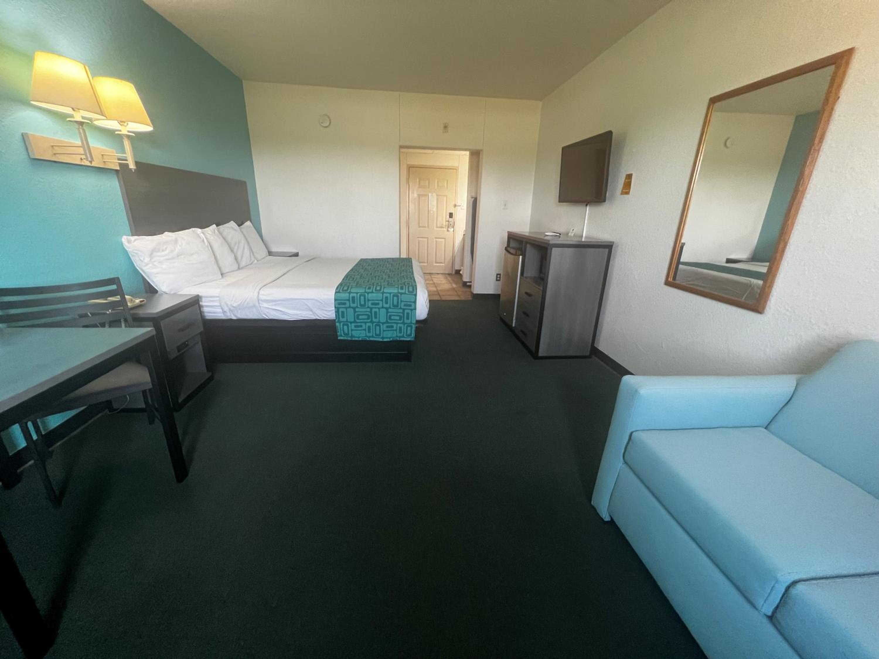 King Room - Non-Smoking - Photo 6