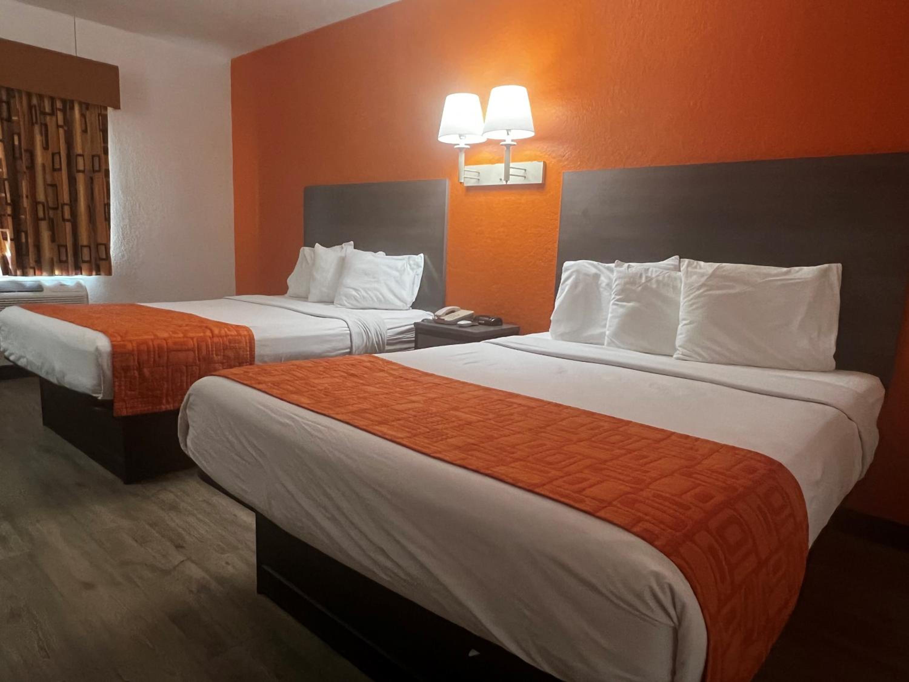 Queen Room with Two Queen Beds - Non-Smoking - Photo 1