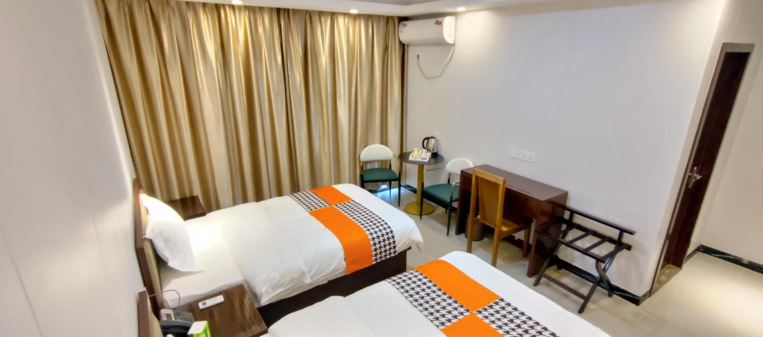 Triple Room with Balcony - Photo 16