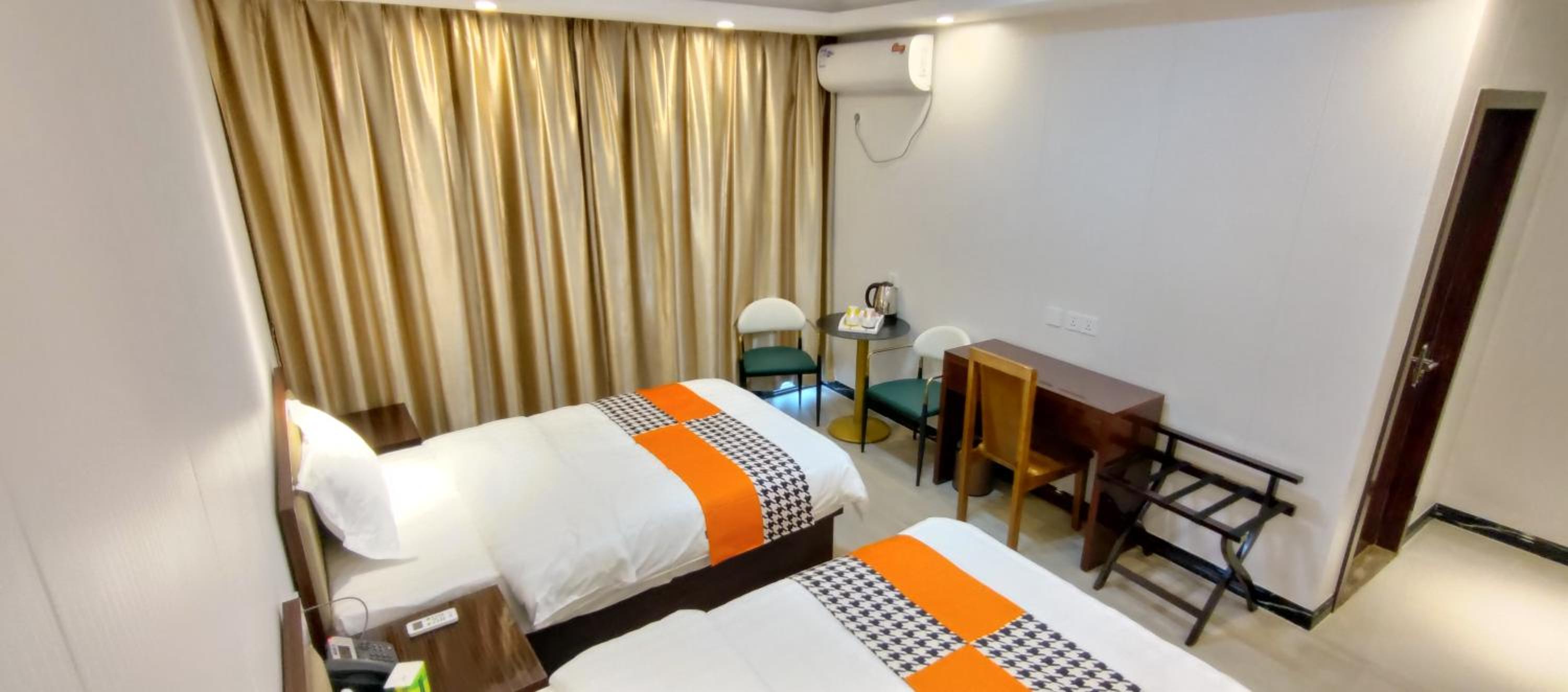 Triple Room with Balcony - Photo 18