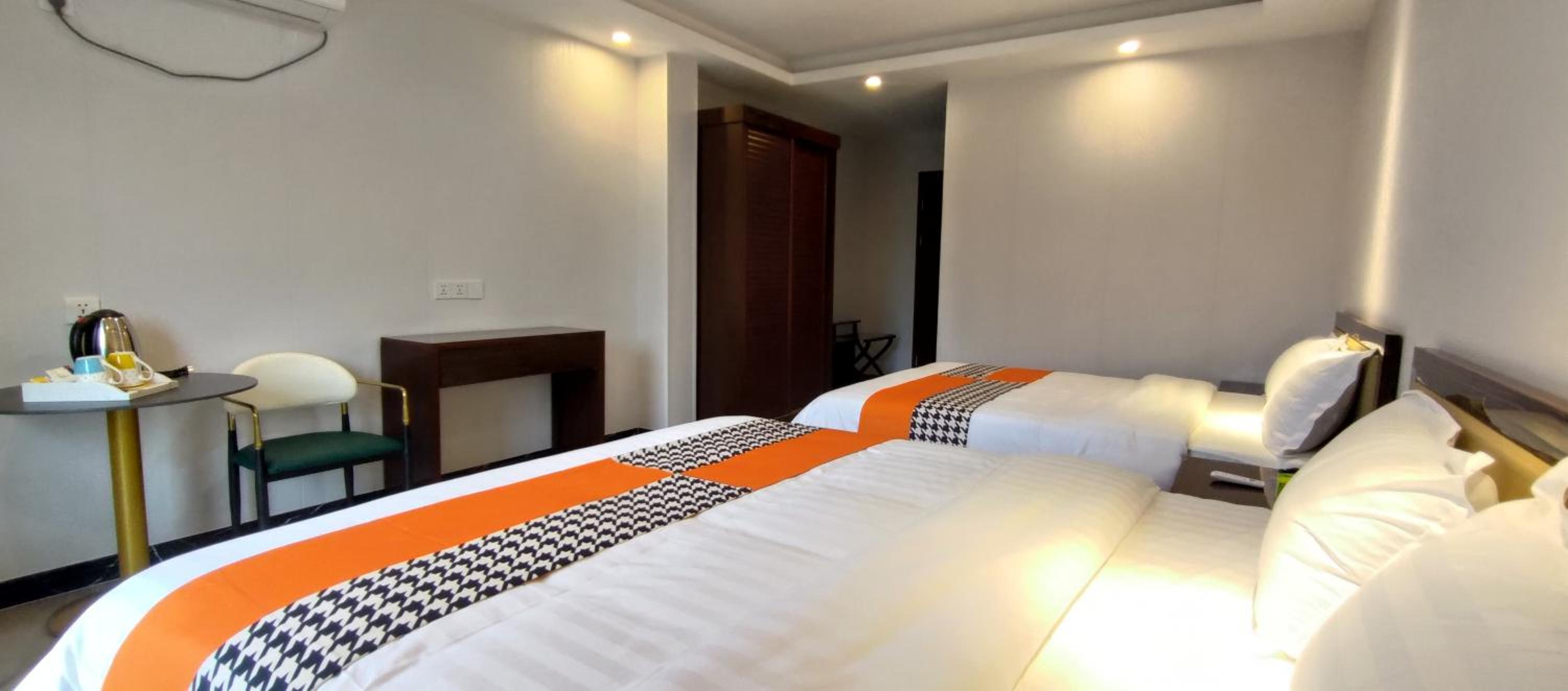 Deluxe Family Room - Photo 13