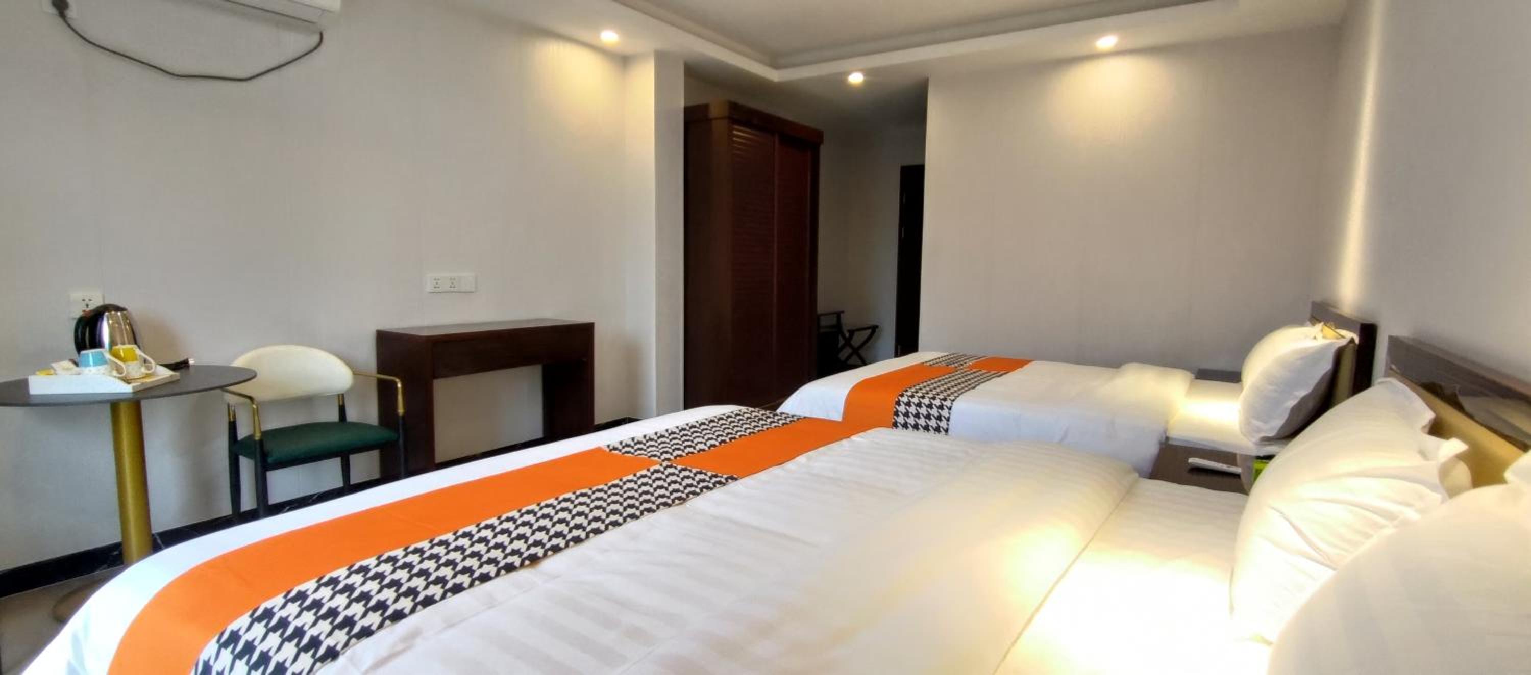 Deluxe Family Room - Photo 12