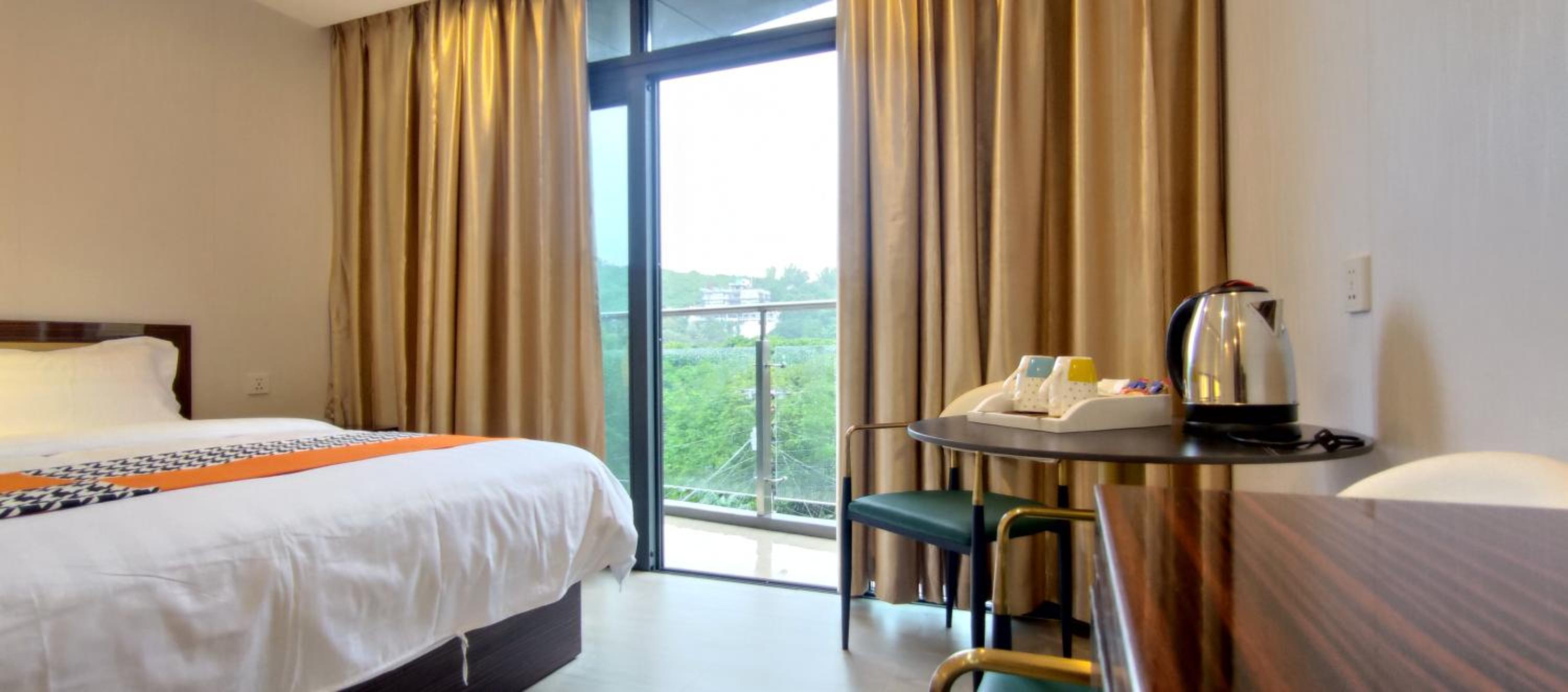 Deluxe Double Room with Balcony - Photo 27
