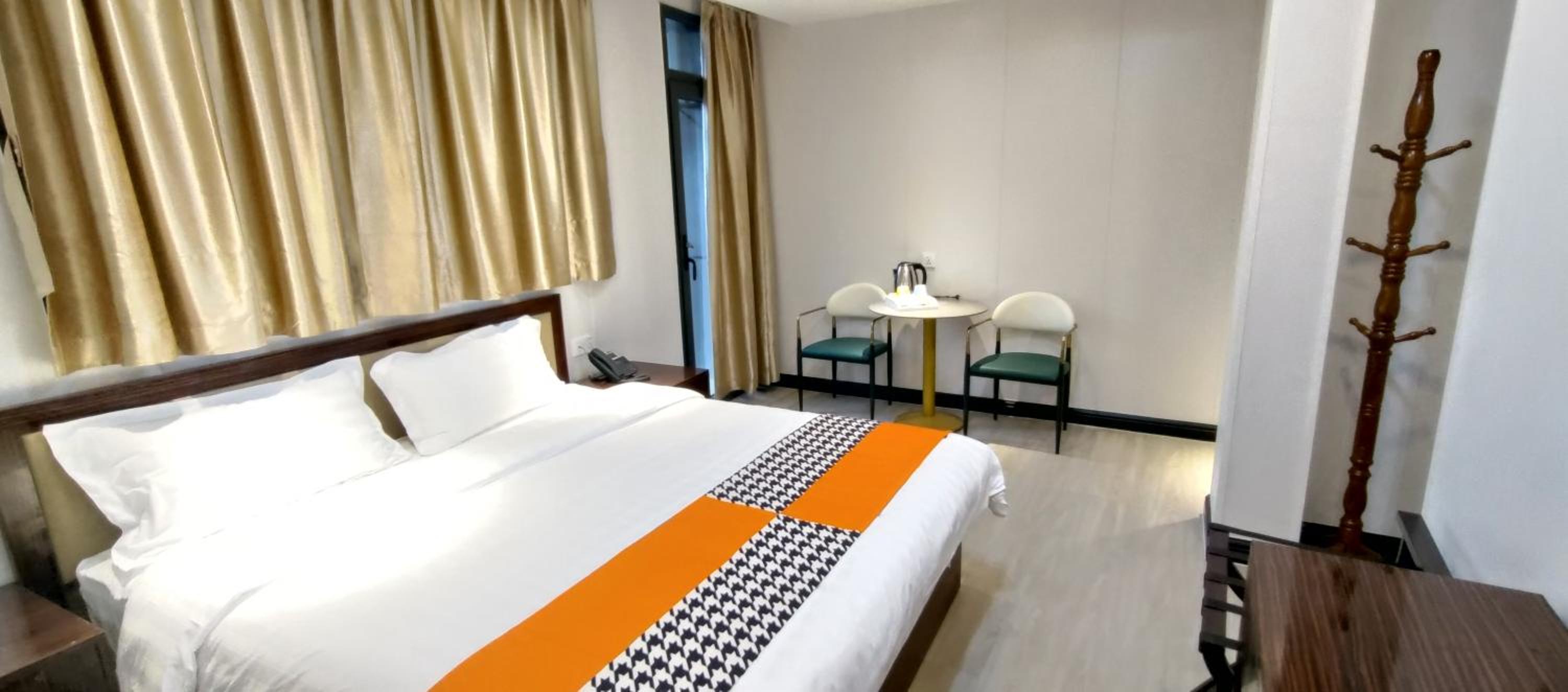 Deluxe Double Room with Balcony - Photo 29