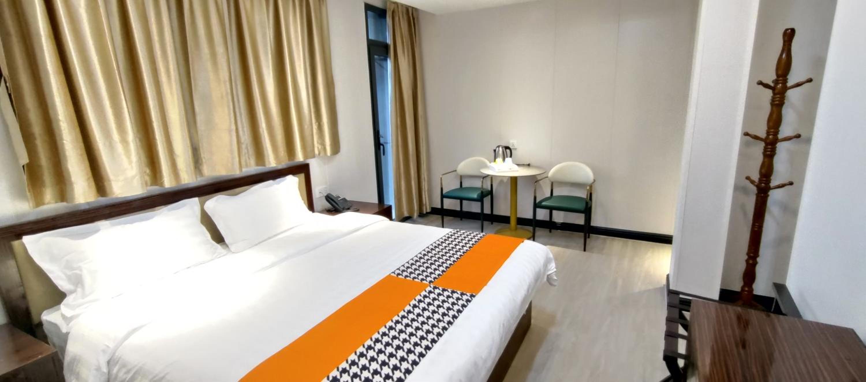 Deluxe Double Room with Balcony - Photo 25