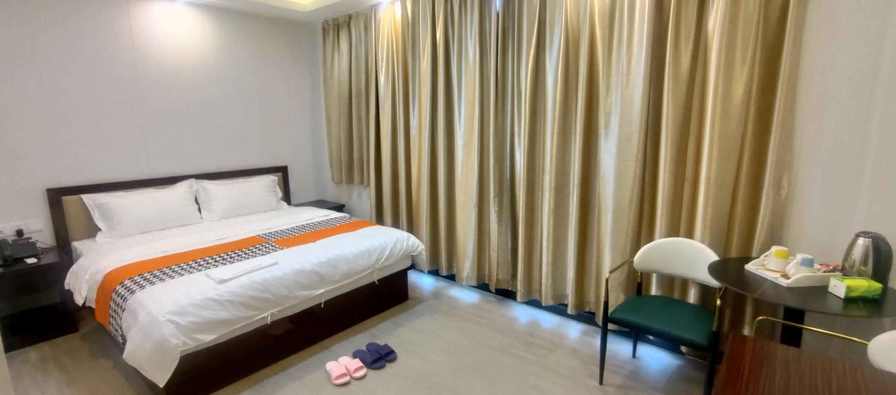 Deluxe Double Room with Balcony - Photo 3
