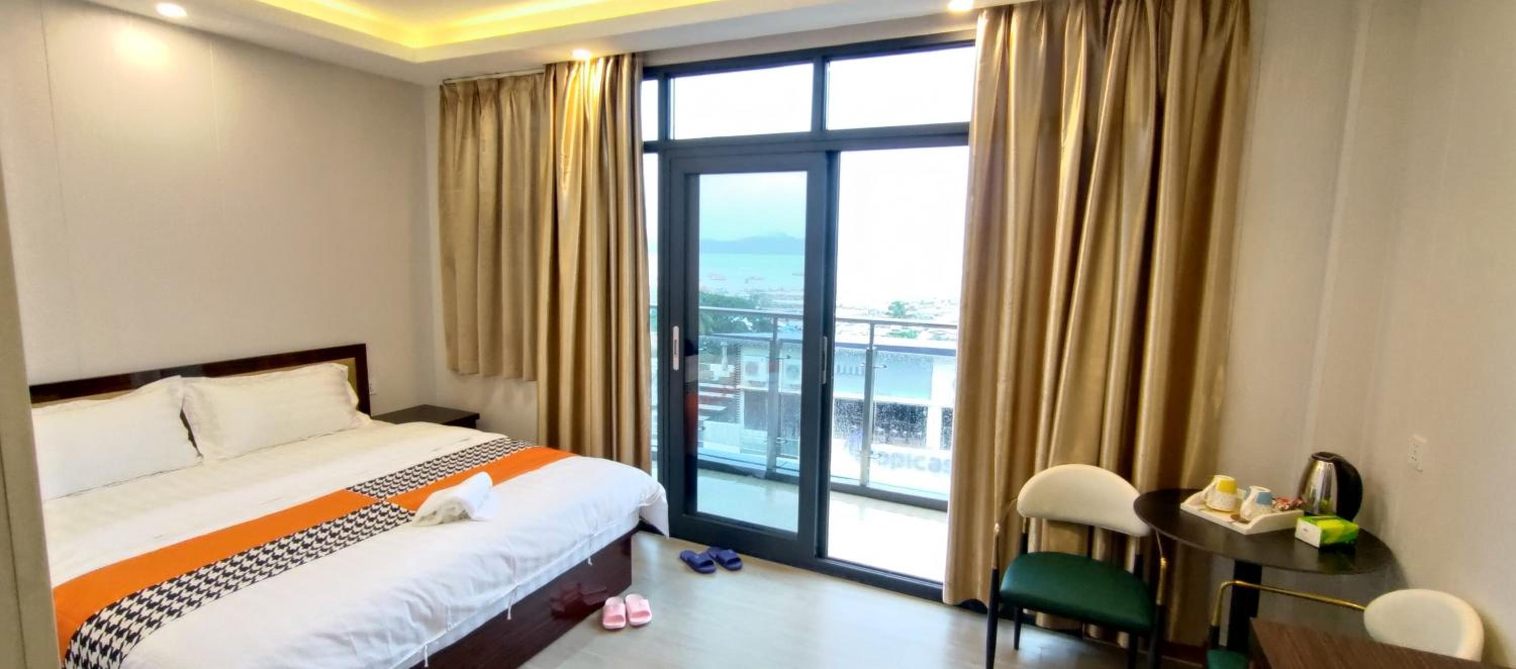 Deluxe Double Room with Balcony - Photo 19
