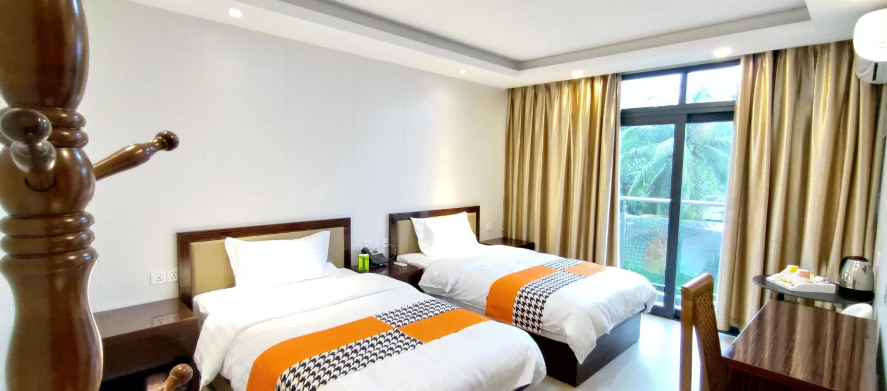 Triple Room with Balcony - Photo 12