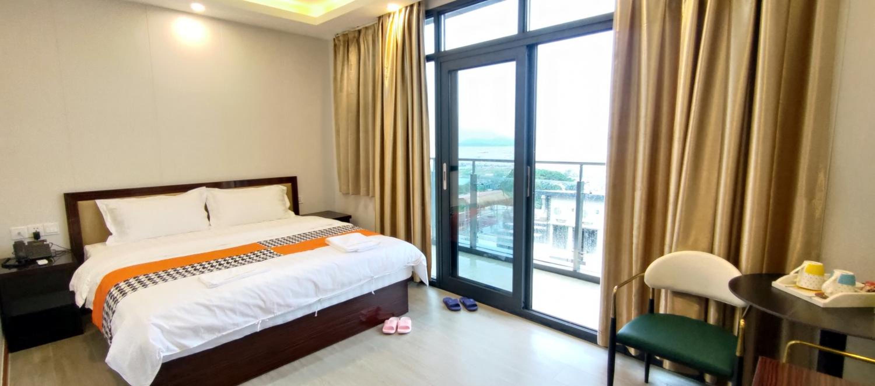 Deluxe Double Room with Balcony - Photo 28