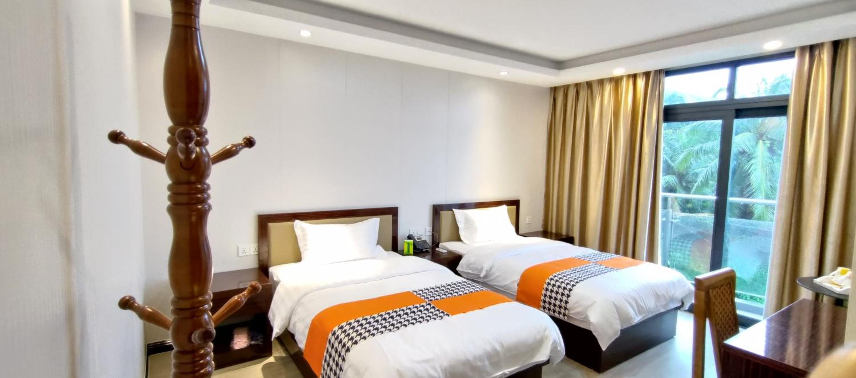 Twin Room with Balcony - Photo 21