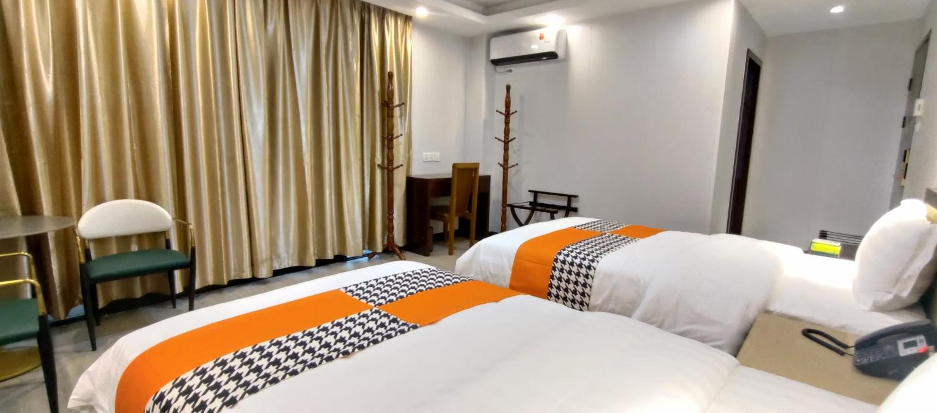 Twin Room with Balcony - Photo 1