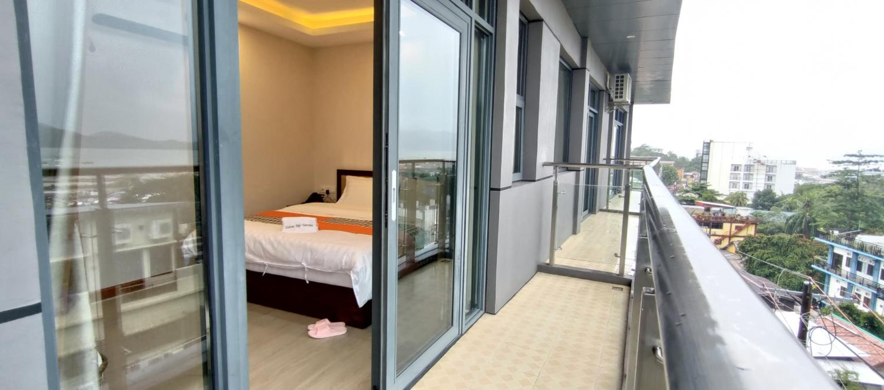 Deluxe Double Room with Balcony - Photo 7